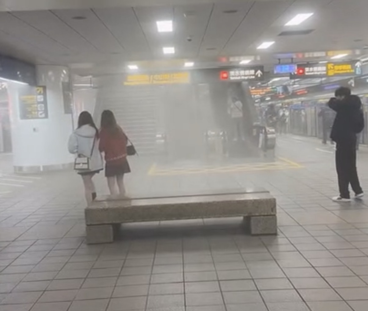 北捷、中山站連爆恐怖攻擊。（圖／記者爆料網提供）