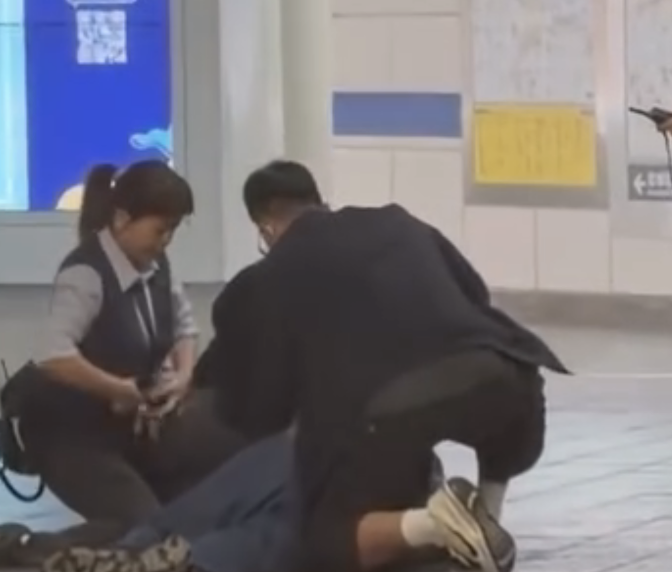 遭砍民眾急救。（圖／iamjimmmmy授權）