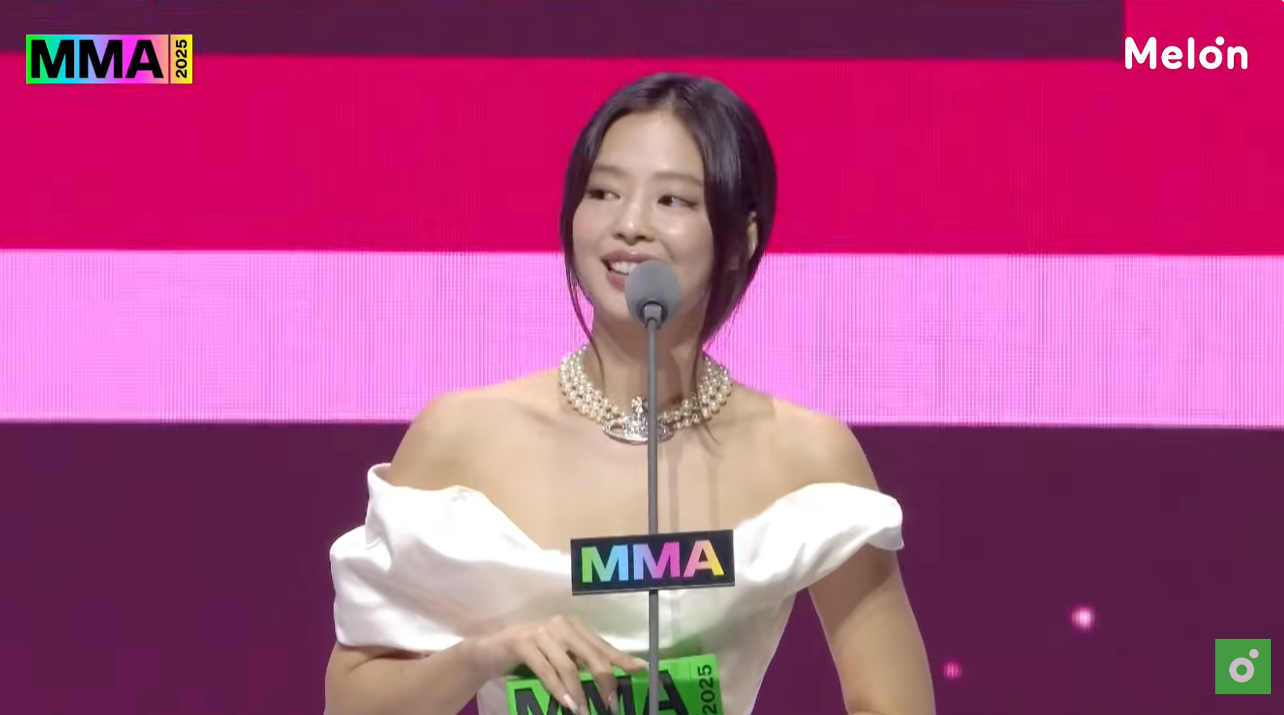 Jennie獲頒2025 MMA「10大 TOP 藝人」。（圖／翻攝自MMA youtube）