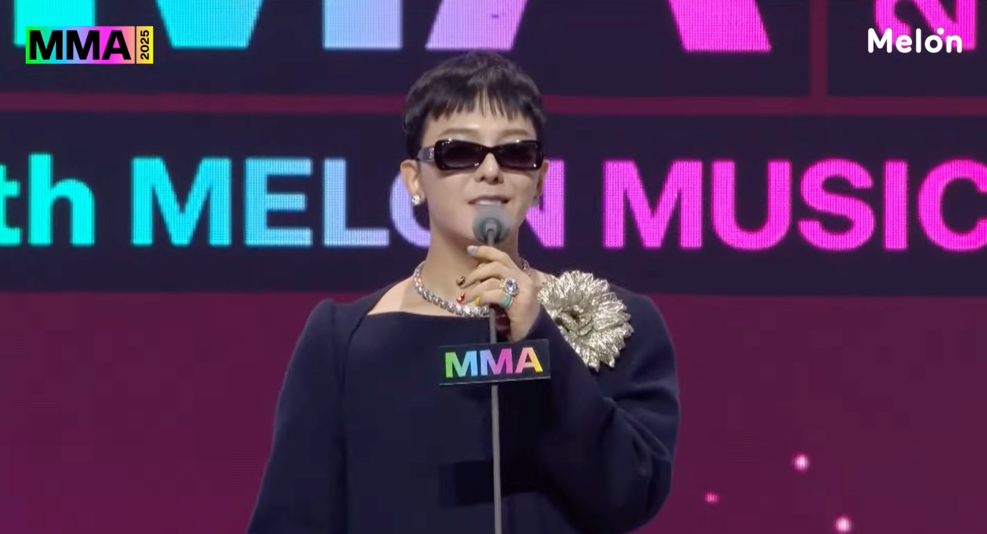 Jennie 同框「兩任前男友」成話題　GD連抱四獎嗨喊：明年以BIGBANG拿獎