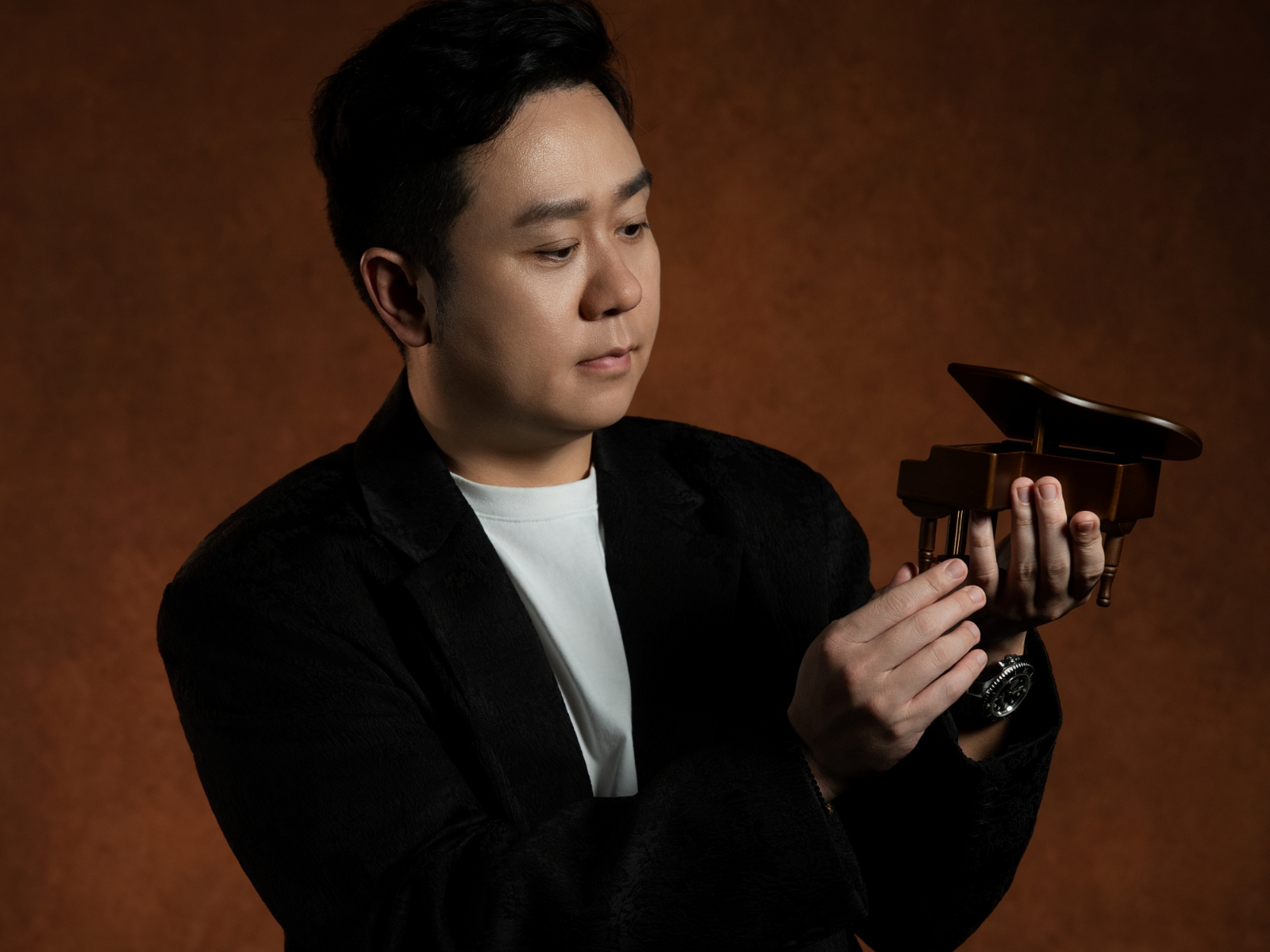 劉胡軼功力深厚，是許多歌手愛用鋼琴家。（圖／劉胡軼提供）