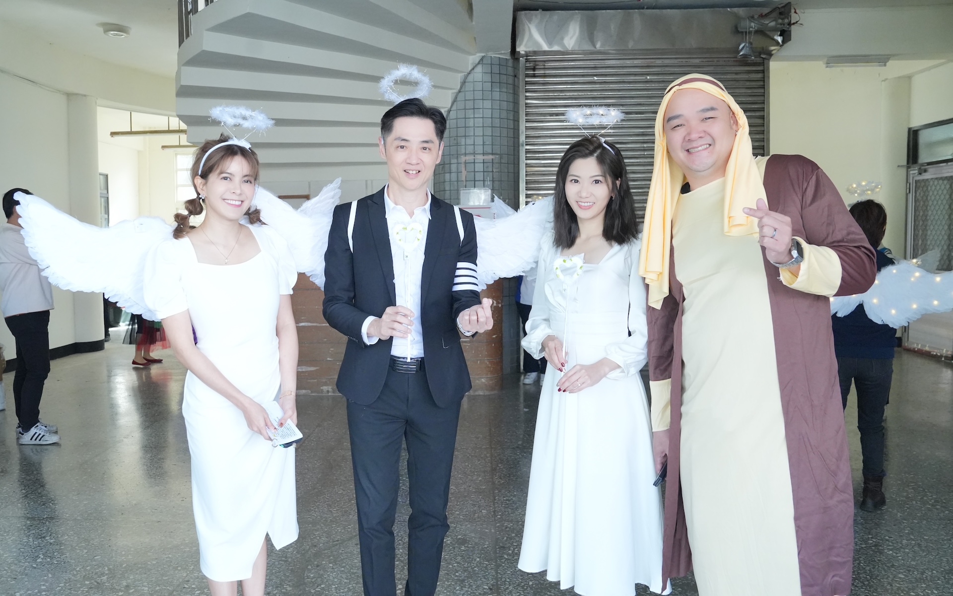 林道遠夫妻（右起）、宋逸民、林柏妤參加耶誕活動。（圖／藝起發光提供）