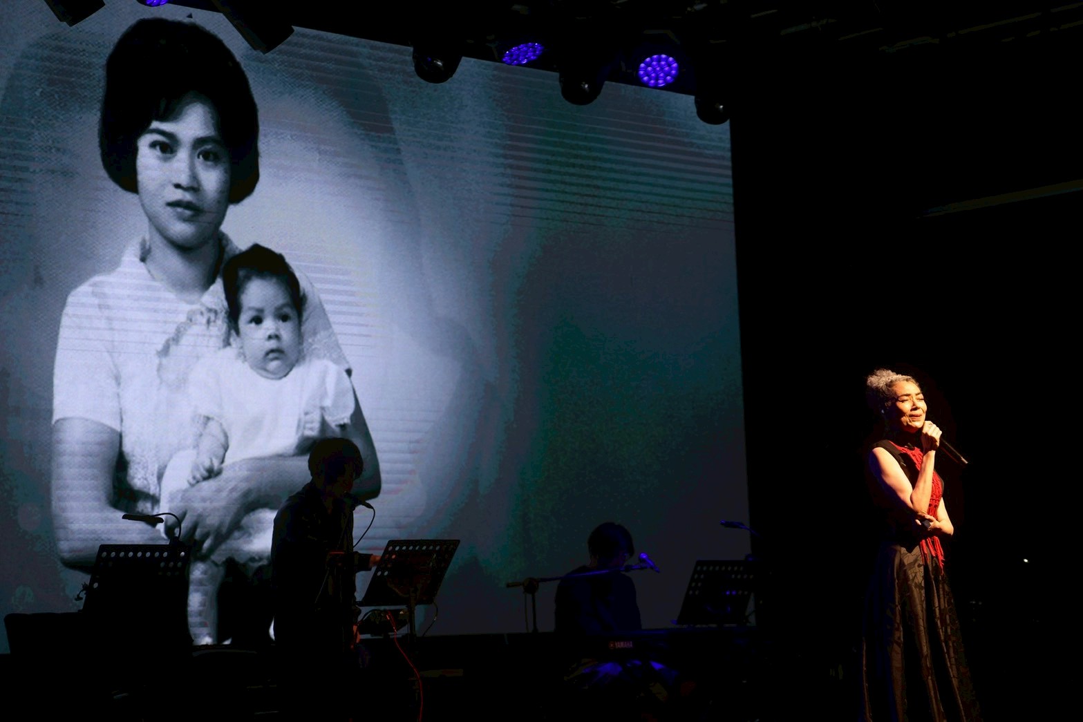 賴佩霞透過AI和母親再相見。(圖/尚時代文創娛樂提供)