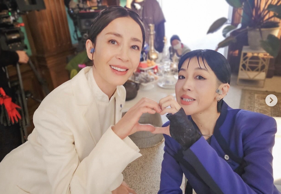 宮澤理惠與陳珊妮更一起手比愛心。（圖／翻攝自宮澤理惠IG）