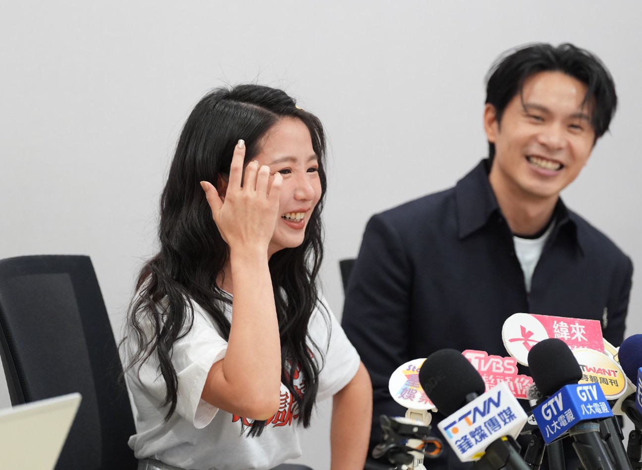 郭書瑤回答近日戀情，姚淳耀在旁邊一起吃瓜。（圖／記者陳明中攝影）