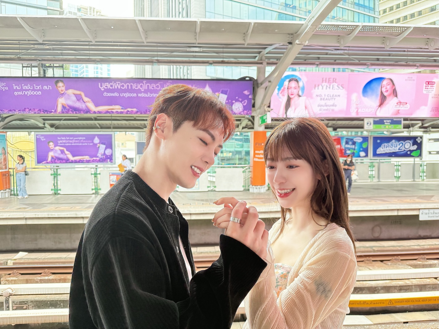 古曜威酒精下肚曼谷街頭爆哭引側目　合作陳天仁為新歌拍MV