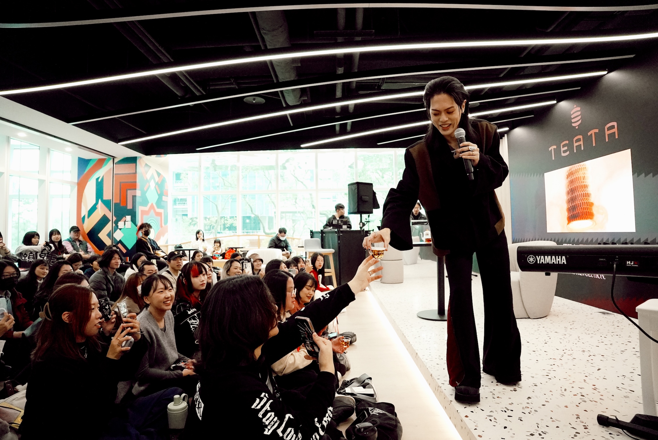 林頤原日前舉辦限定音樂分享會。（圖／華納音樂提供）