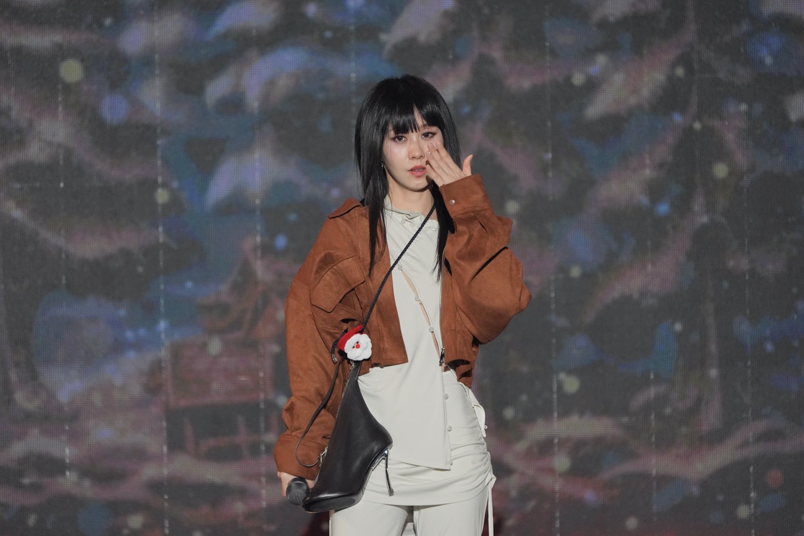 白安演唱新歌〈星期八〉。（圖／記者陳明中攝）