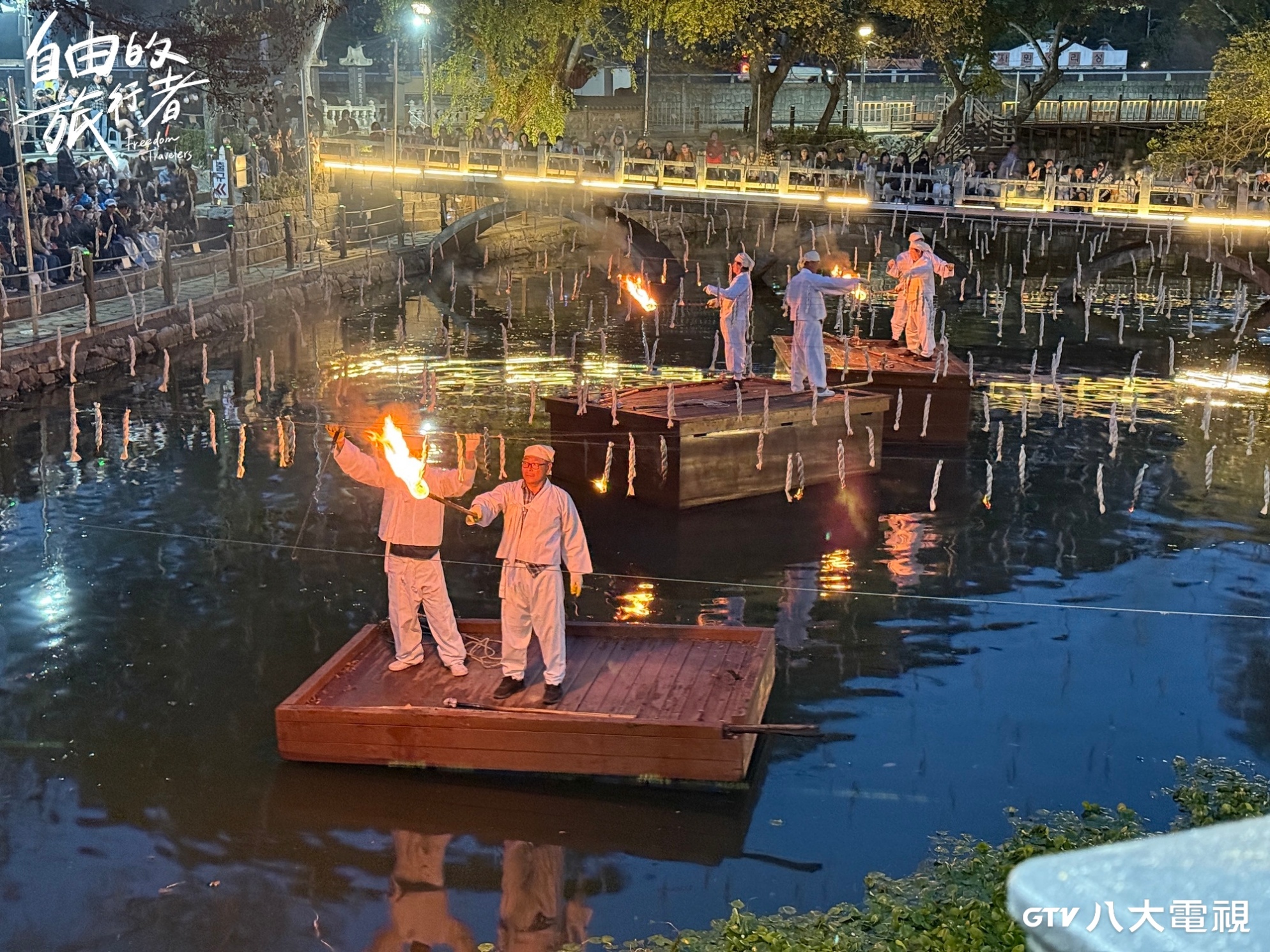 《自由的旅行者》第二季參與韓國傳統火祭「咸安落火」民俗活動,象徵驅邪祈福與祈求豐收。(圖/八大提供)