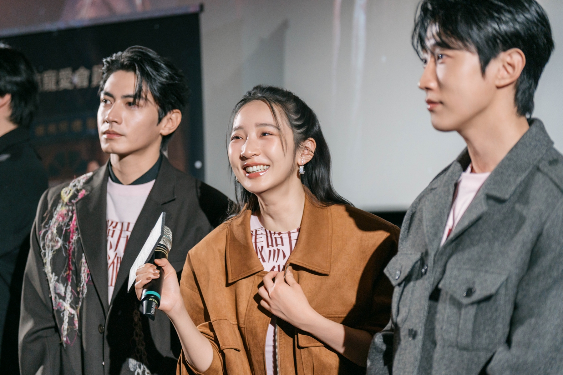 宋柏緯(左起)、李沐、振永分享《那張照片裡的我們》拍攝幕後花絮。(圖/提瀚草文創GrX STUDIO提供)