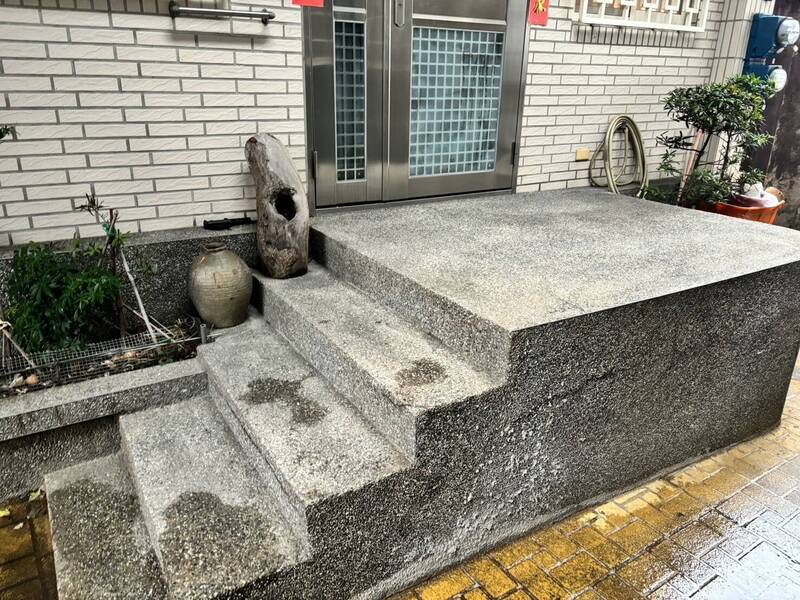 新北瑞芳25日上午7時43分發生持刀傷人案。（圖／翻攝畫面）