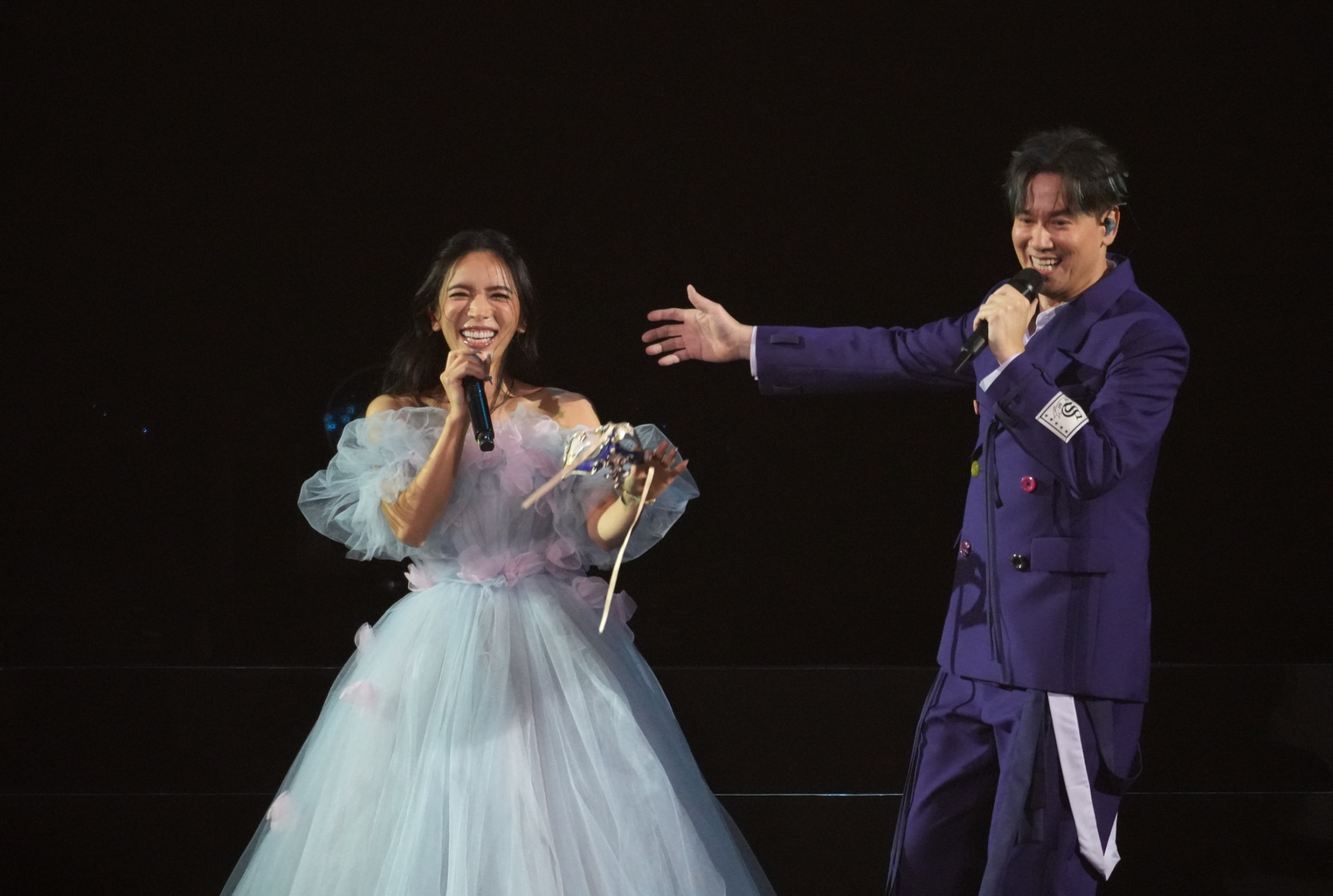 李聖傑（右）邀請韓國女高音李妍智跨界合作。（圖／記者陳明中攝）