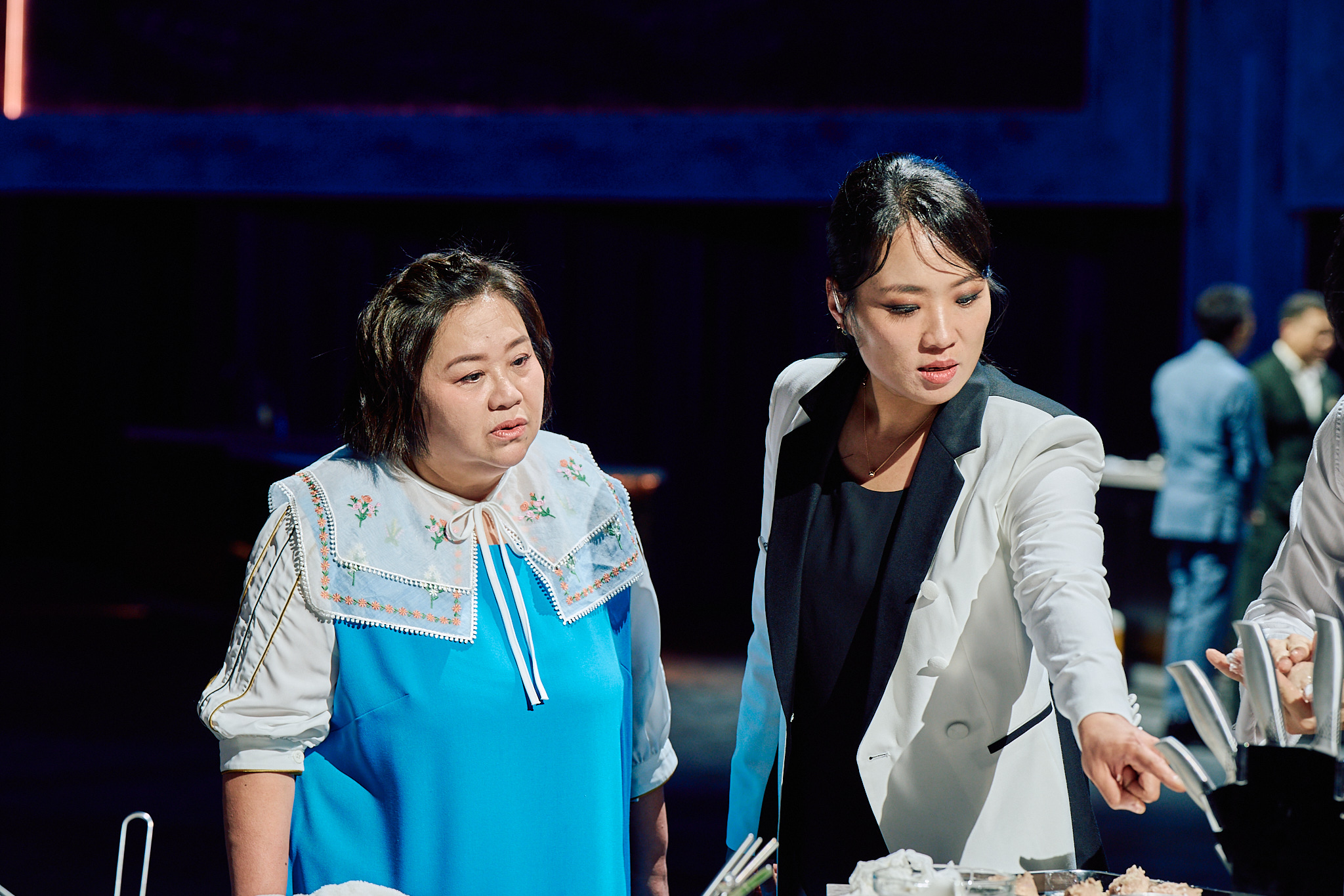 林予晞在《黑白大廚》鄭智善面前下戰帖　展現「拔絲神技」卻掛彩