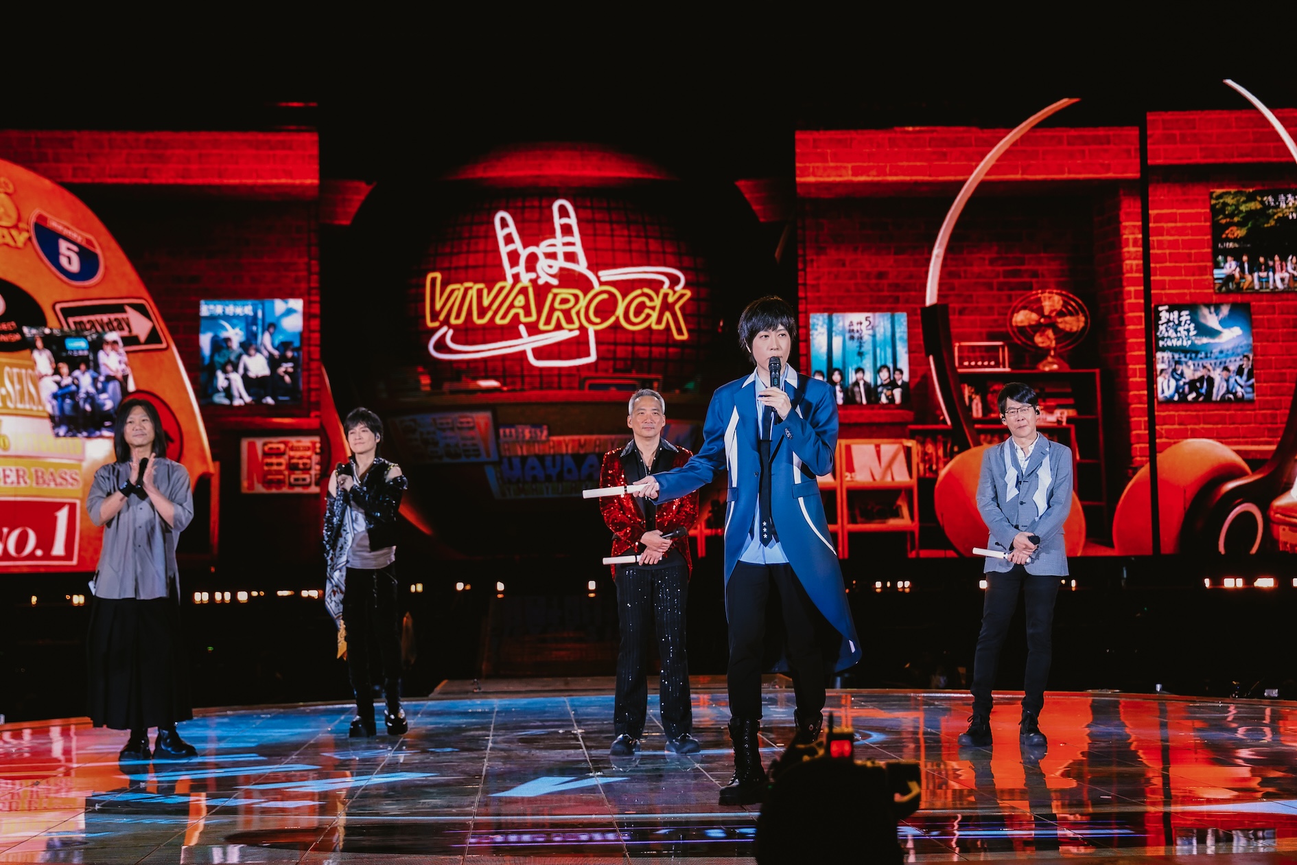 五月天巡演點歌環節暖爆！阿信加碼唱〈勇敢〉　追憶北捷英雄余家昶