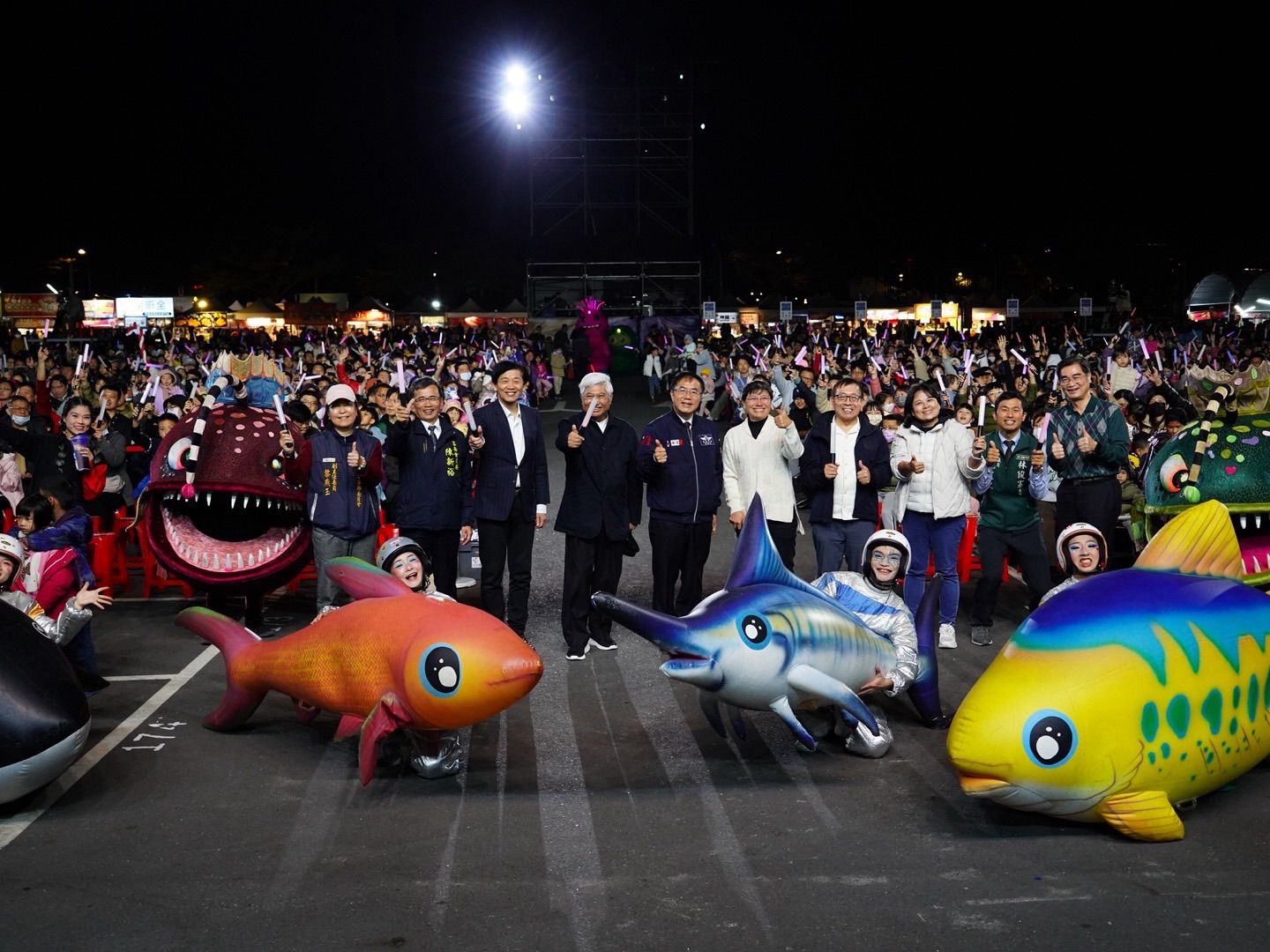 台南市長黃偉哲（右6）、紙風車文教基金會董事長陳進財（右7）出席活動。（圖／客家委員會提供）