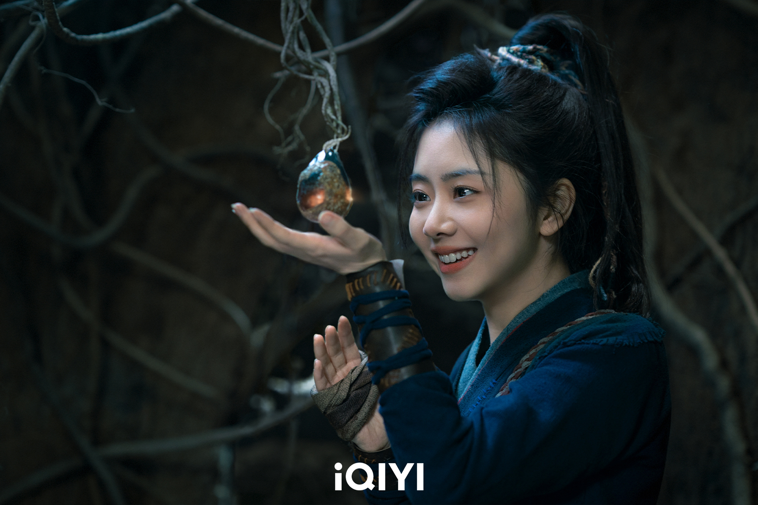 譚松韻飾演人族少女「肖瑤」。（圖／愛奇藝國際站提供）