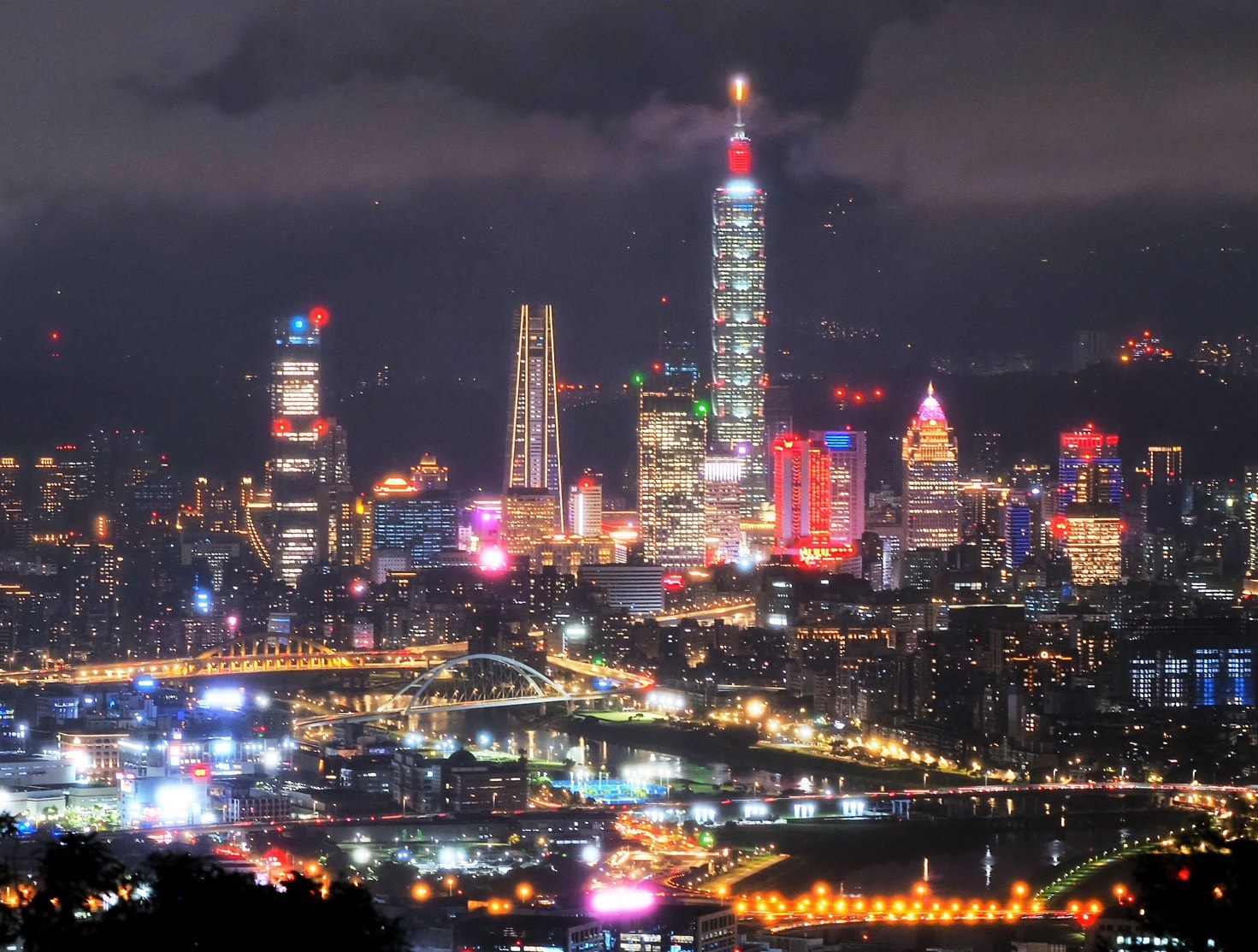 許多人跨年會選擇觀賞台北101煙火。（圖／北市政府工務局大地工程處提供）