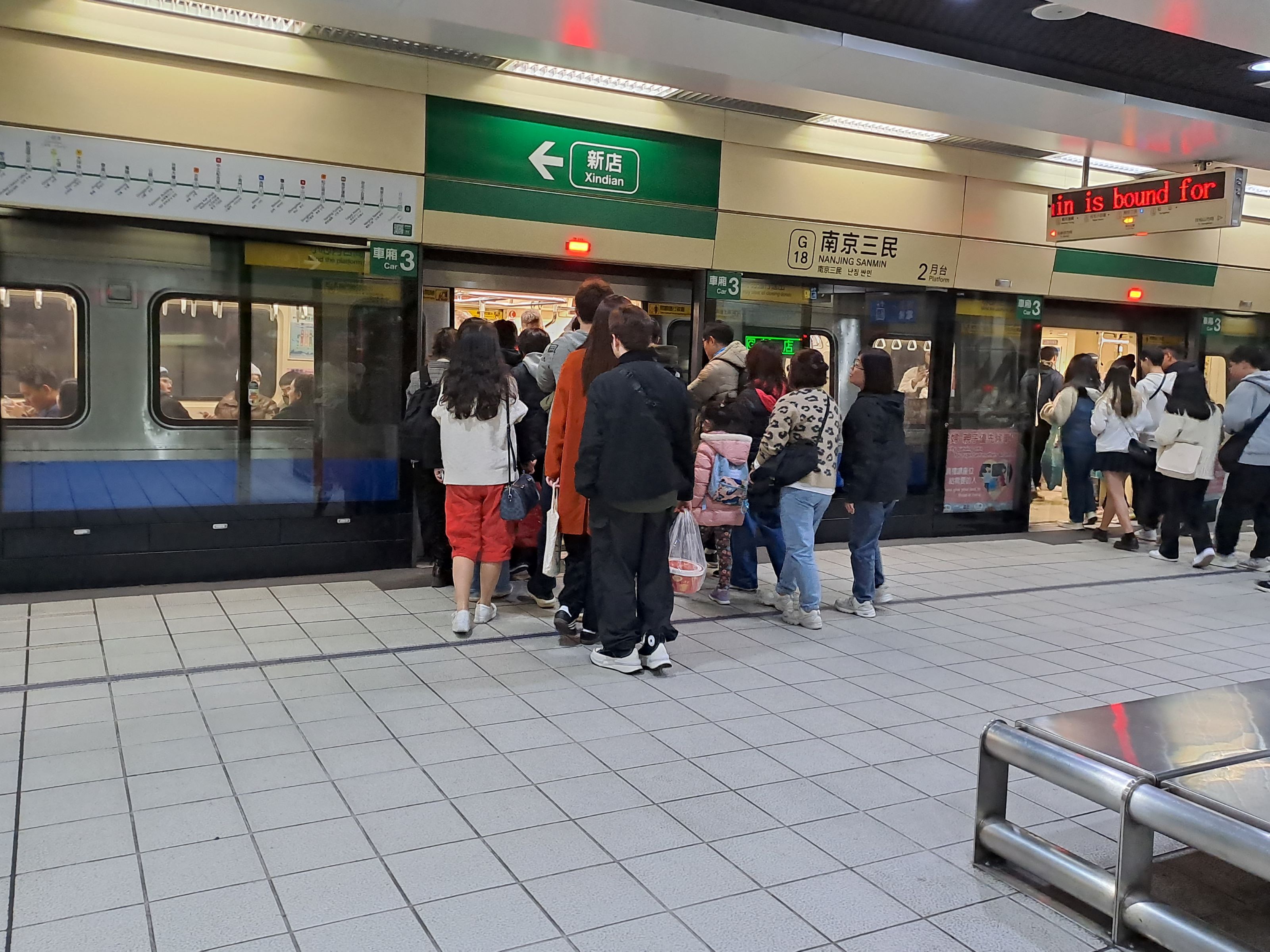 因應臺北大巨蛋演唱會及跨年活動散場，臺北捷運再次推出松山新店線搭乘優惠。（圖／臺北捷運提供）