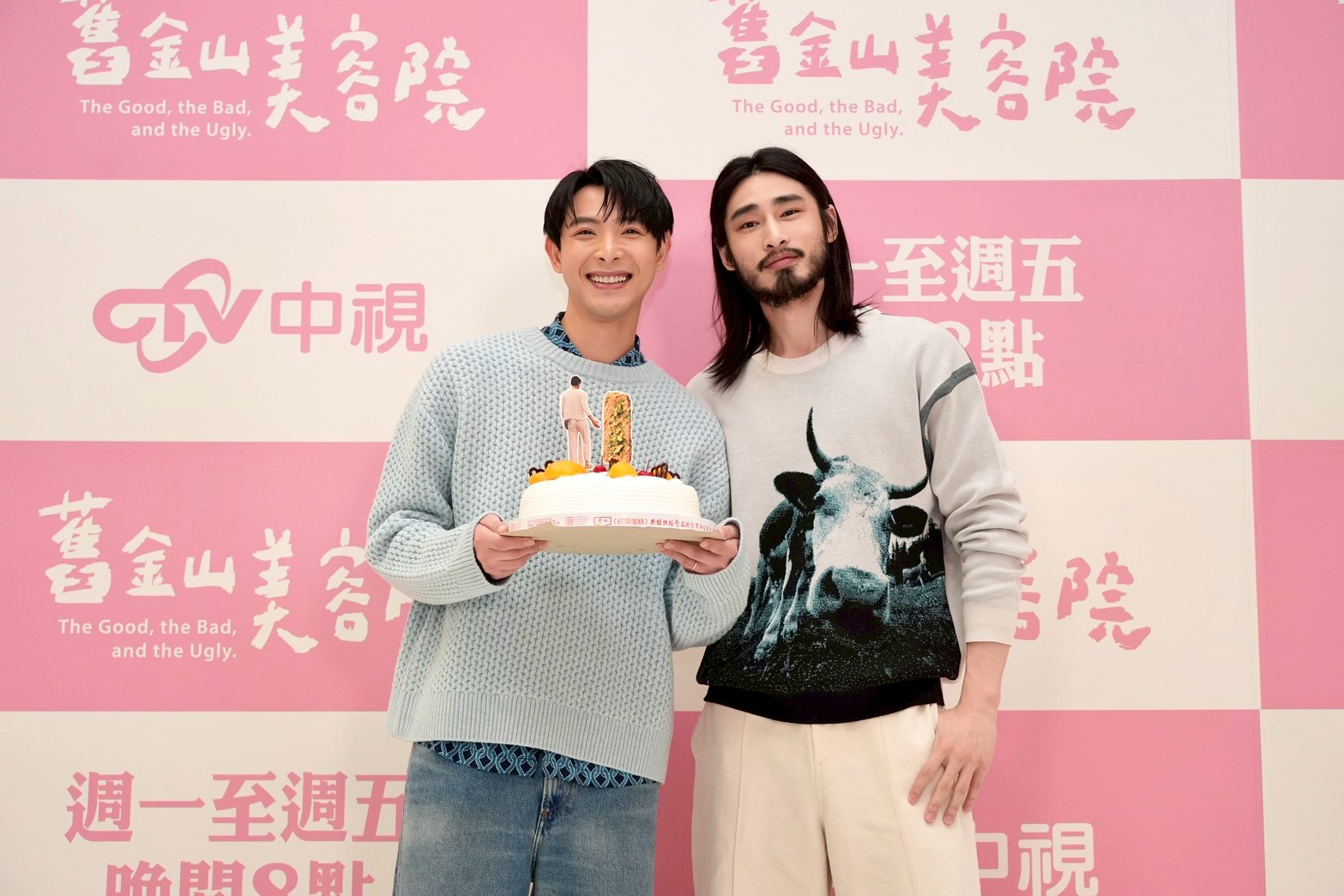 連晨翔(左)章廣辰為《舊金山美容院》宣傳，現場也提前慶生。（圖／記者陳明中攝）