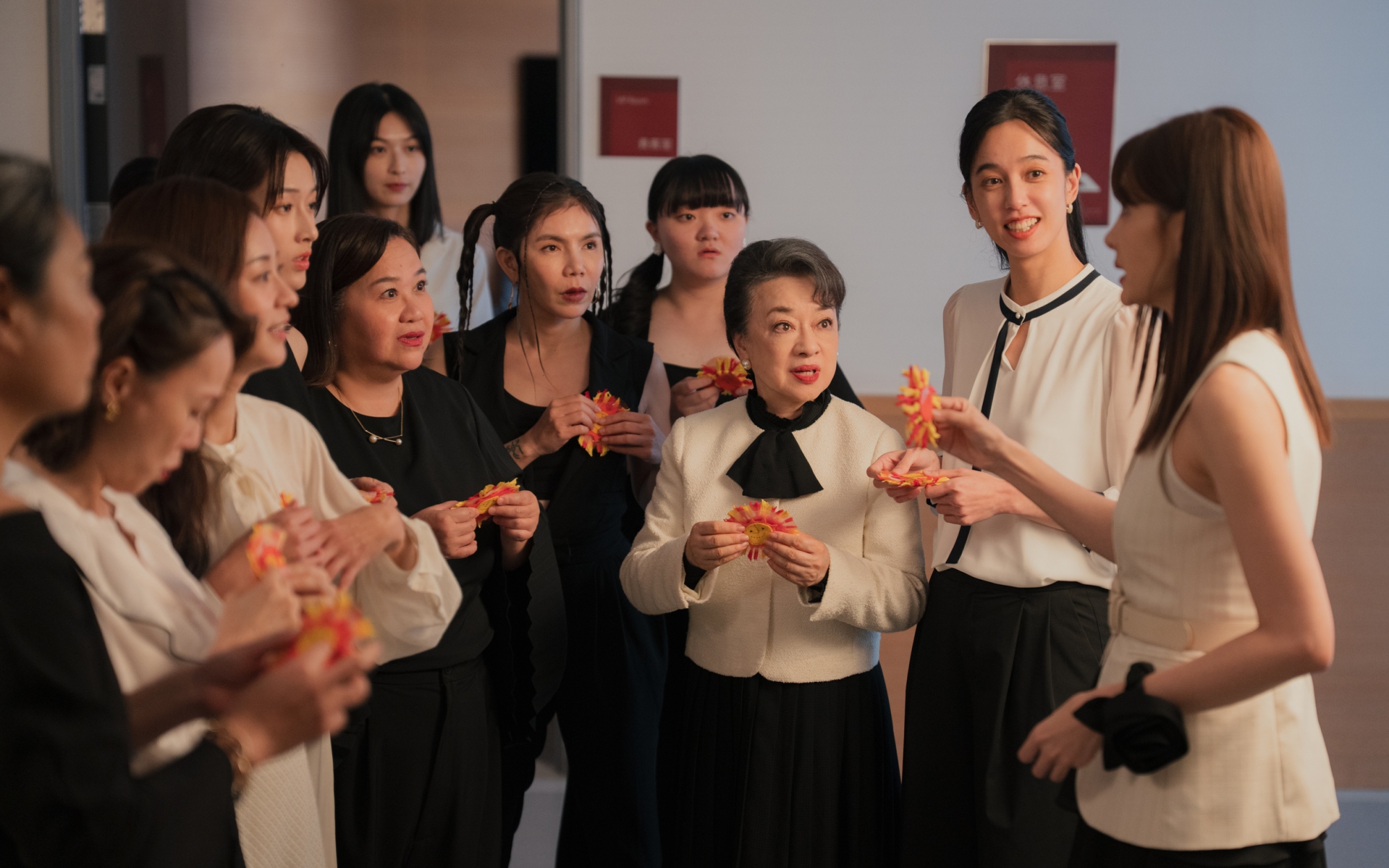 《陽光女子合唱團》找來陳意涵、翁倩玉、鍾欣凌、安心亞、孫淑媚、苗可麗、陳庭妮與何曼希共同演出。(圖/壹壹喜喜提供)