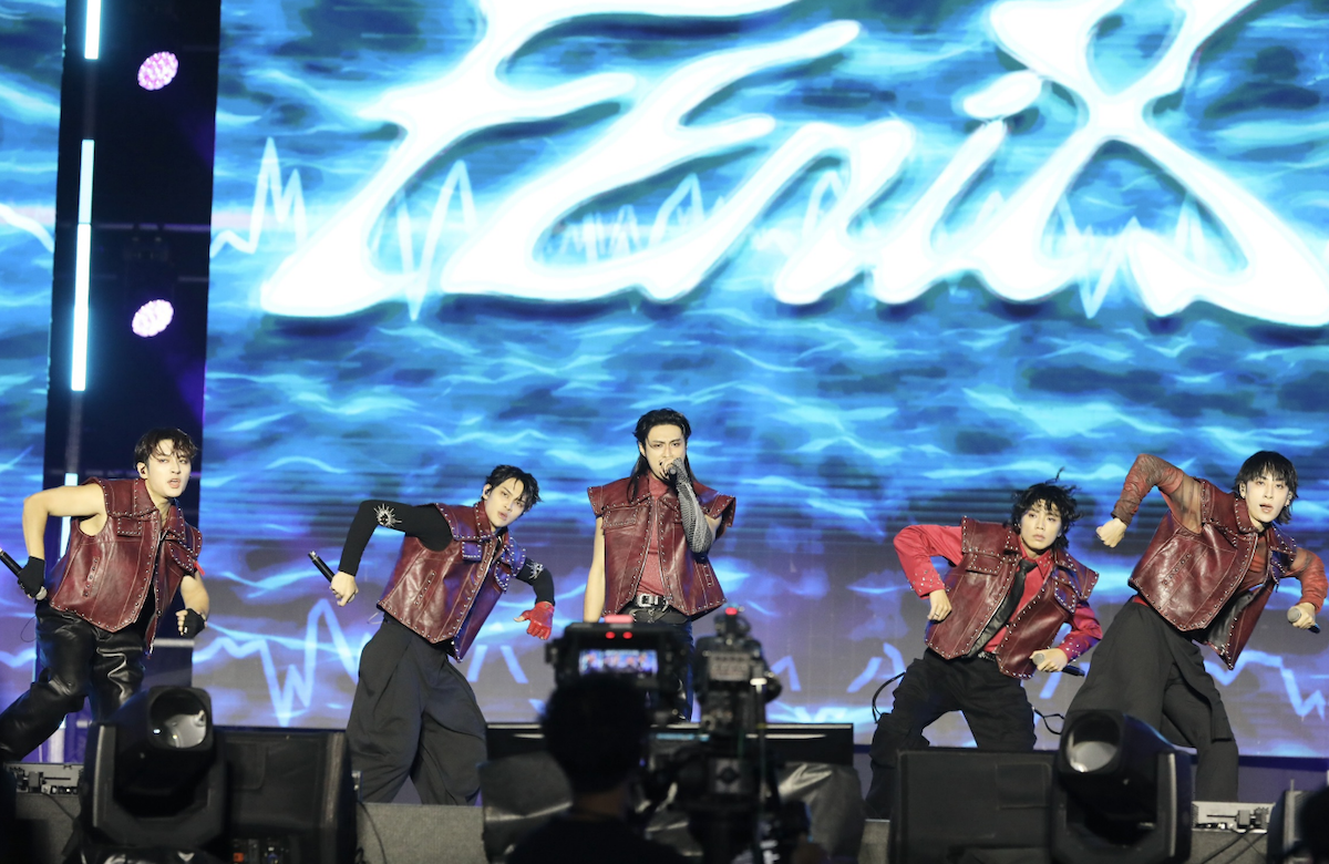 台南跨年夜湧15萬人。