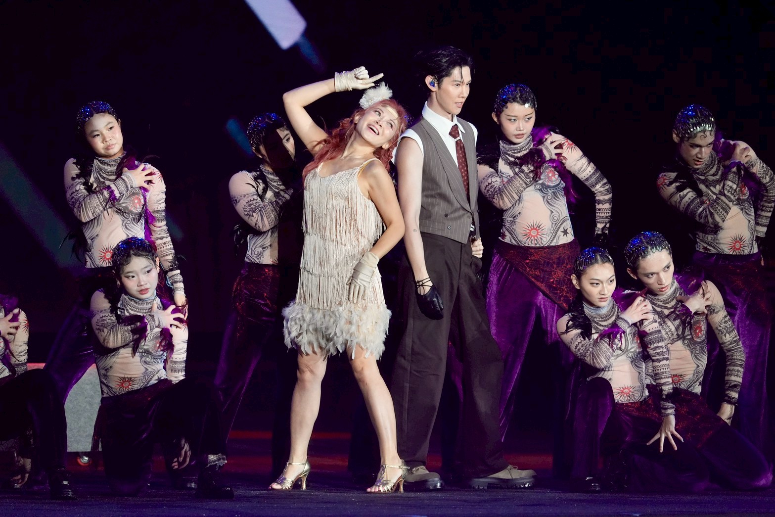 圓圓帶傷上陣,跟夏和熙一起跳開場舞。(圖/陳明中攝)