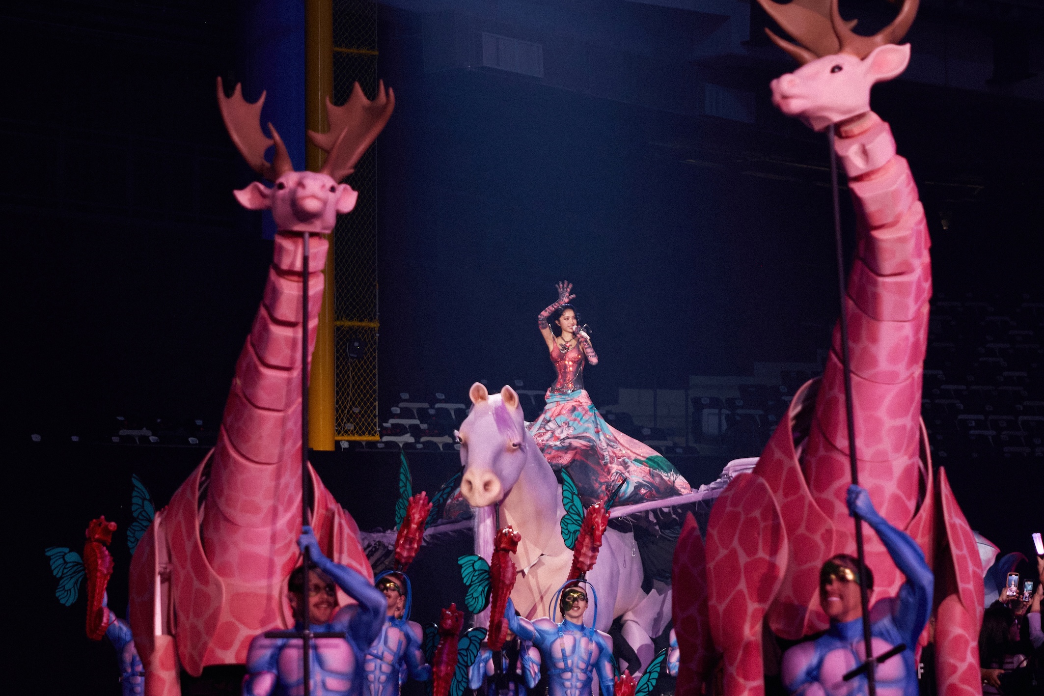 蔡依林搭乘飛馬環場。（圖／凌時差提供）