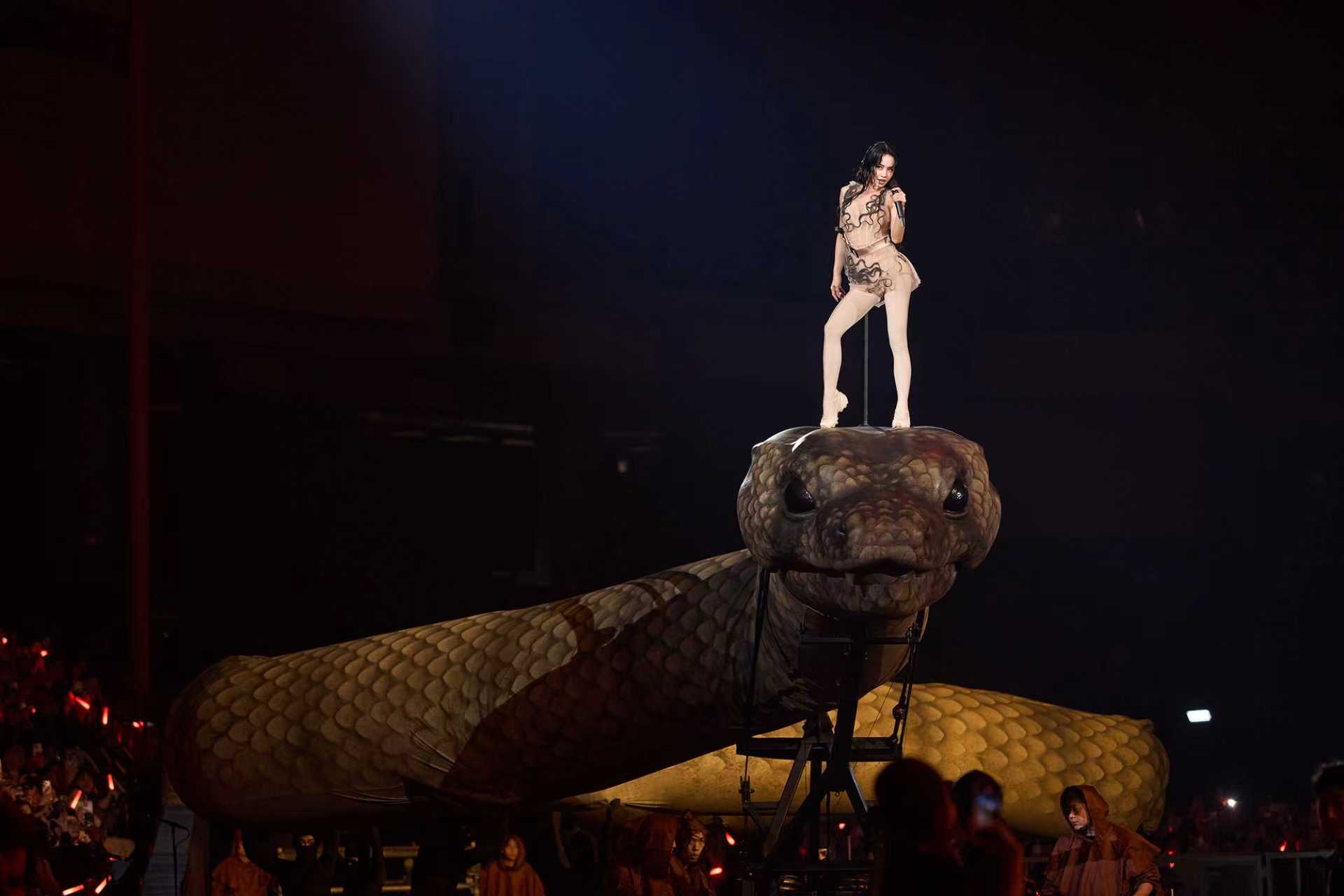 蔡依林在台北大巨蛋舉行演唱會,部分網友卻質疑與「光明會」有關。(圖/凌時差提供)