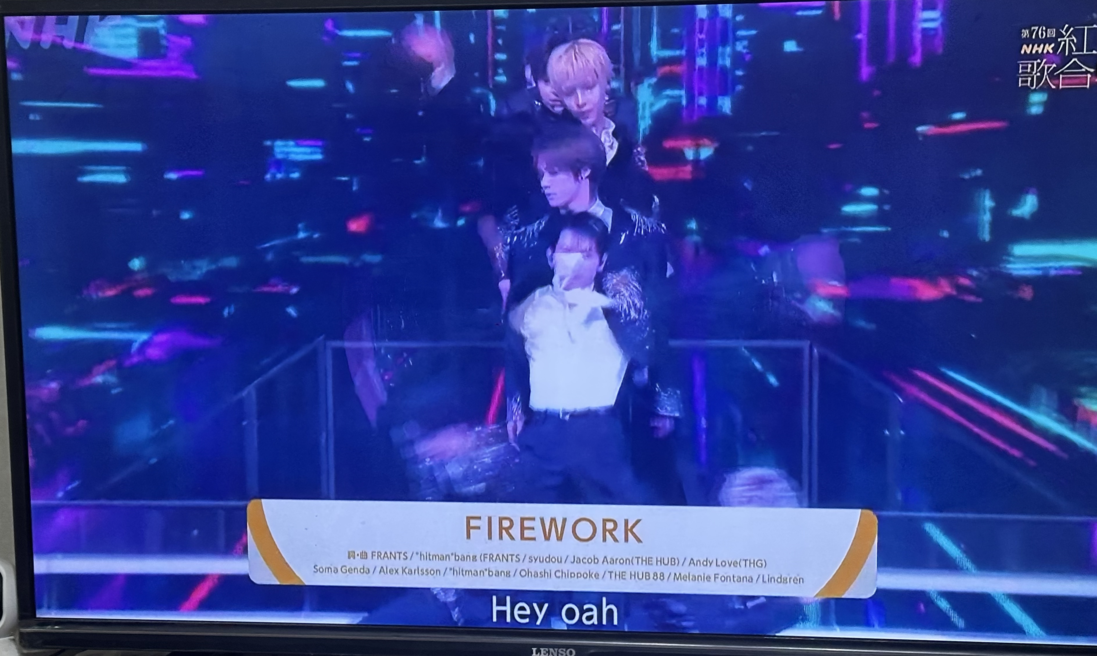 9人男團&TEAM登上紅白，帥氣演出獲好評。（圖／翻攝自NHK）