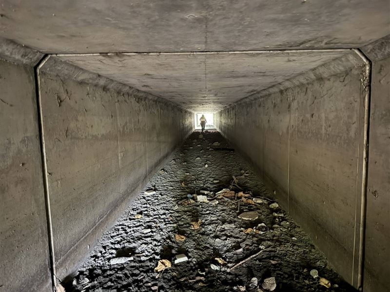 陳姓老翁失蹤10天，被發現倒臥在排水溝。（圖／翻攝畫面）