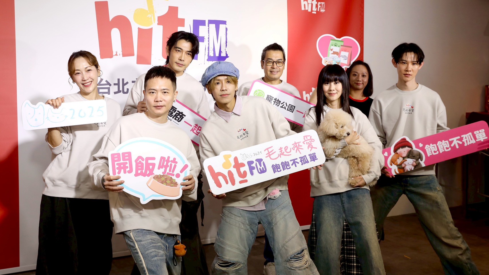 愛心大使鼓鼓、蕭秉治、白安推出公益聖誕歌曲〈聖誕夜驚魂〉，更與夏和熙、森田、ㄚ頭、陳雋希VIC出席公益記者會。（圖／記者王人傑攝）