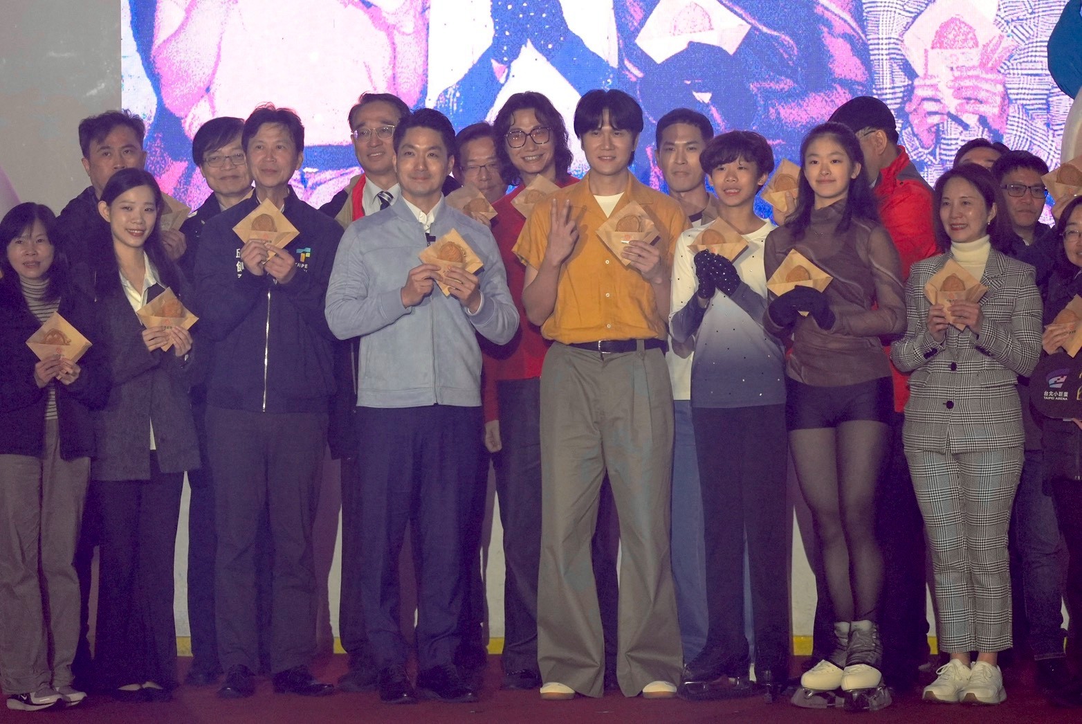 臺北小巨蛋自2005年12月1日啟用至今20年，在冰上樂園舉行慶祝儀式。（圖／記者陳明中攝）