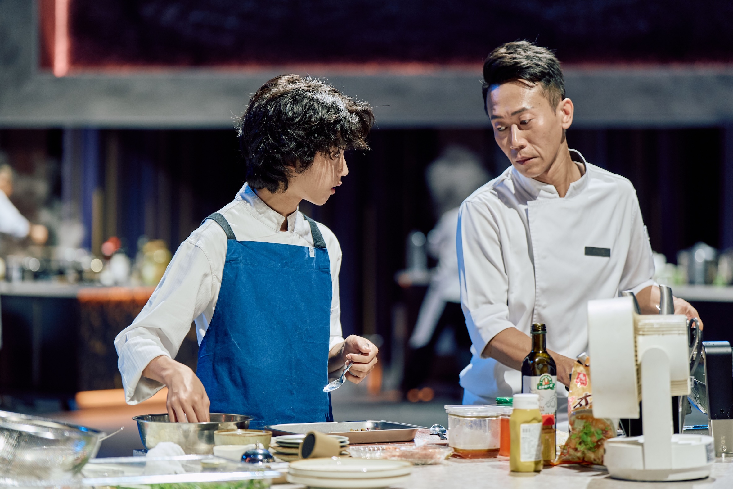 白潤音被主廚封為「阿潤師」。（圖／三立提供）