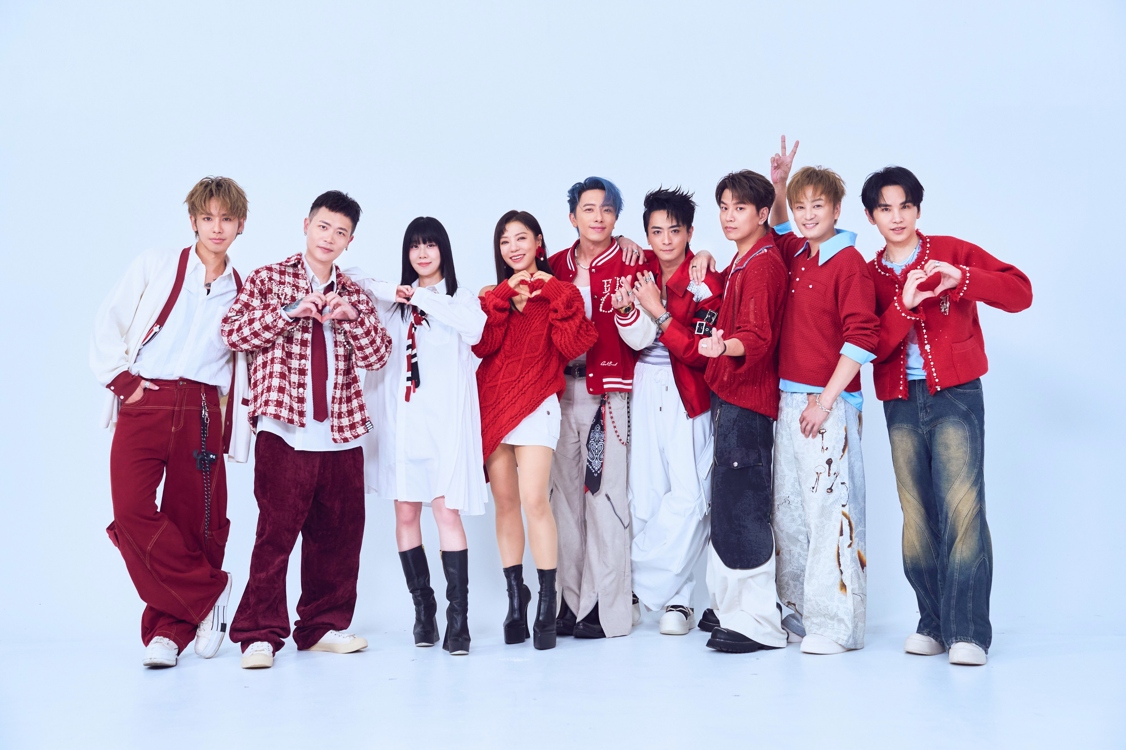 Energy、丁噹、白安、鼓鼓、蕭秉治推出聖誕音樂企劃《Ho Ho Ho!》。（圖／相信音樂提供）