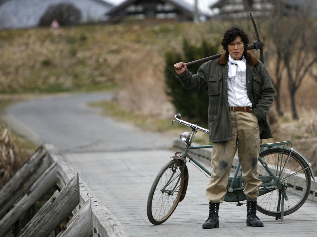 豐川悅司扮礦工粗獷魅力大爆發　《扶桑花女孩》山崎靜代許願火熱親密戲