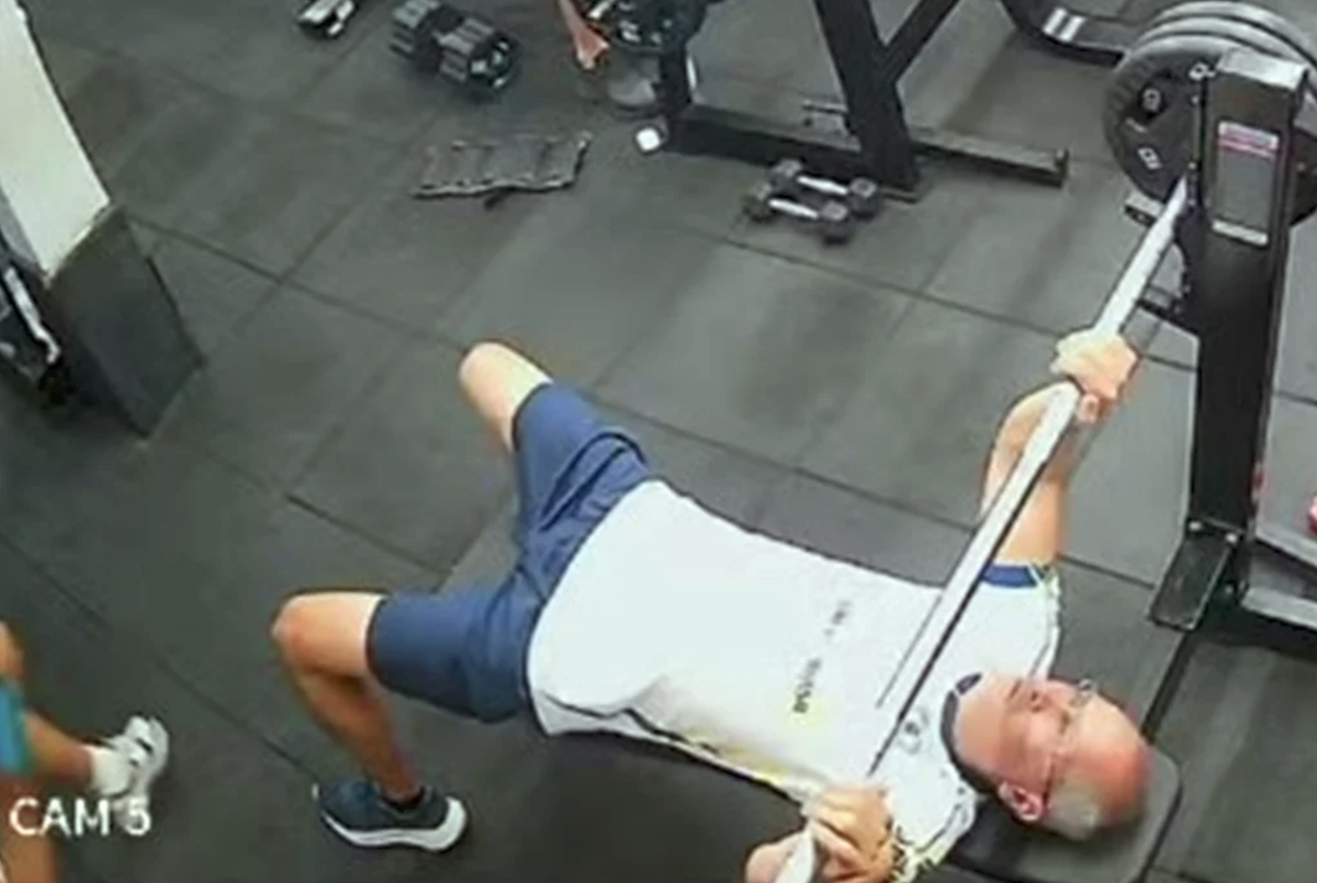 「館長」健身房遭槓鈴砸胸　送醫搶救身亡享年55歲