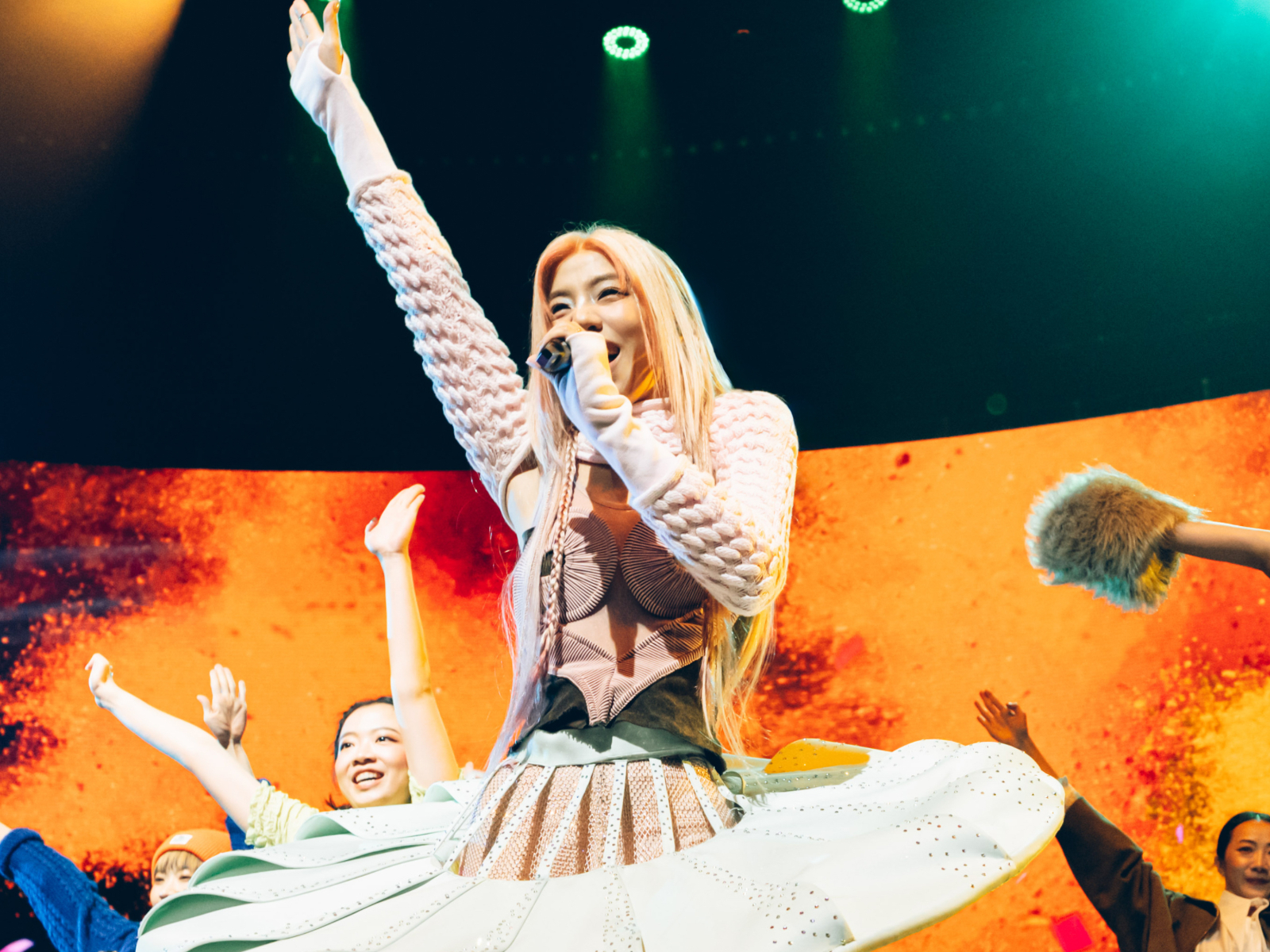 擺脫「歌紅人不紅」！洪佩瑜〈踮起腳尖愛〉唱了14年二度淚崩