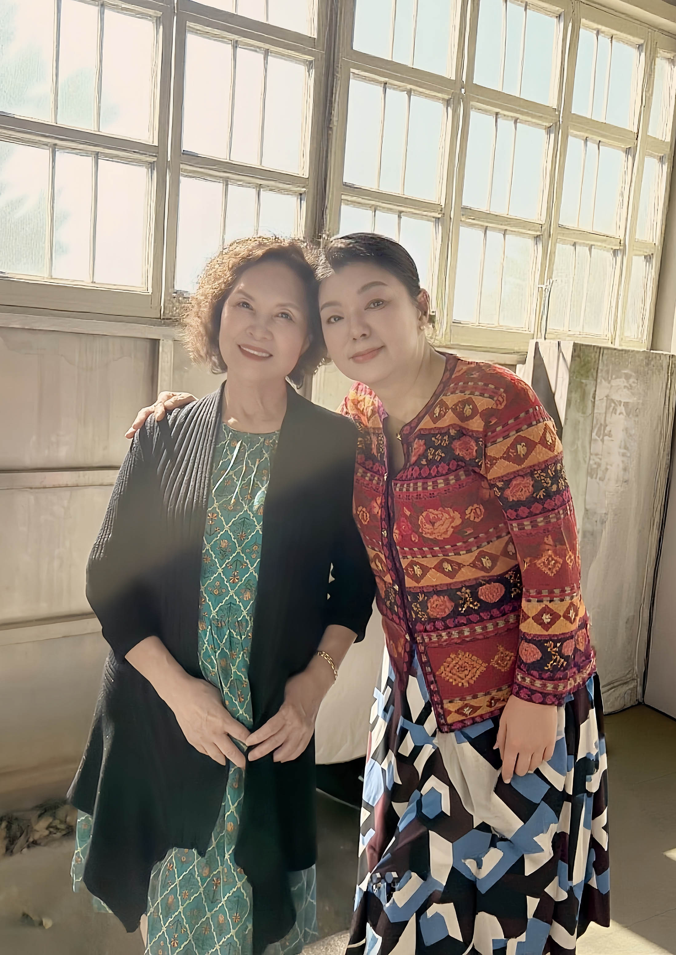 吳申梅真假媽媽合體，瑪莉姐（左起）、呂俍慧。（圖／喜上梅梢娛樂提供）