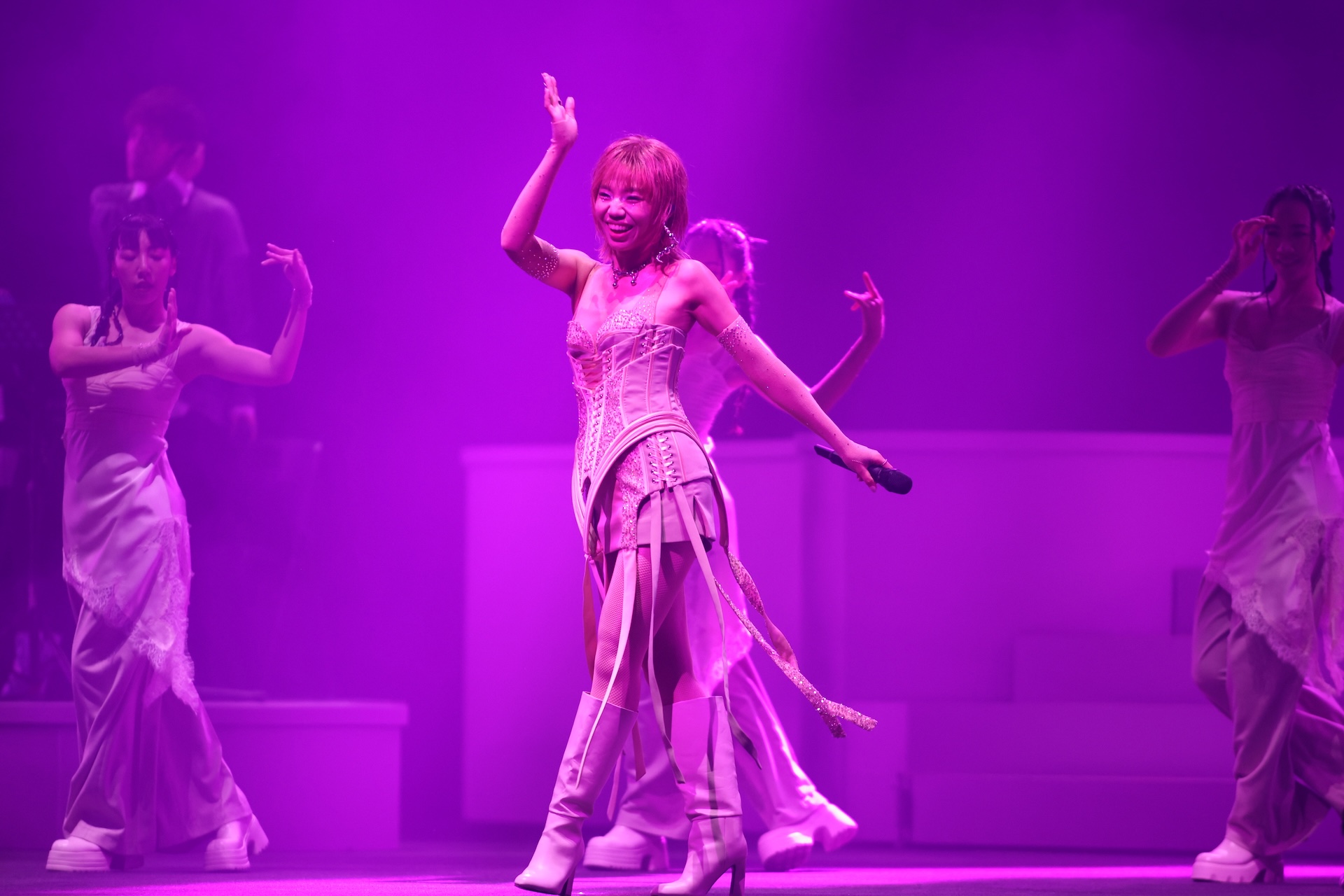 洪佩瑜載歌載舞。(圖/娛樂中心攝)