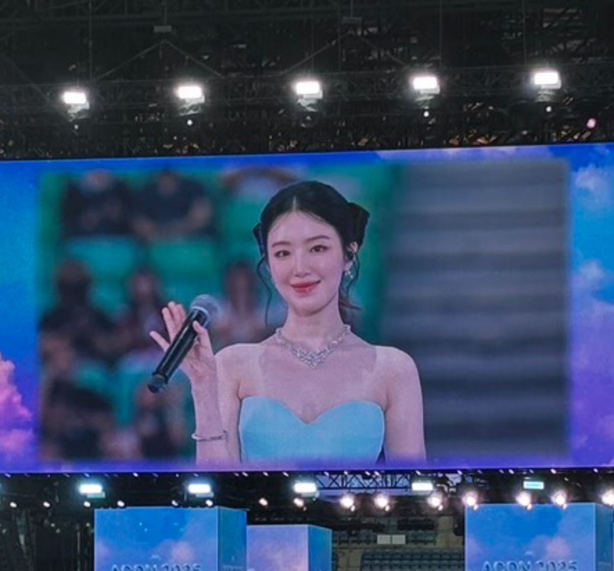 ACON登場！舒華水藍色禮服仙氣爆棚　CRAVITY「台灣孩子」Allen講台語引全場歡呼