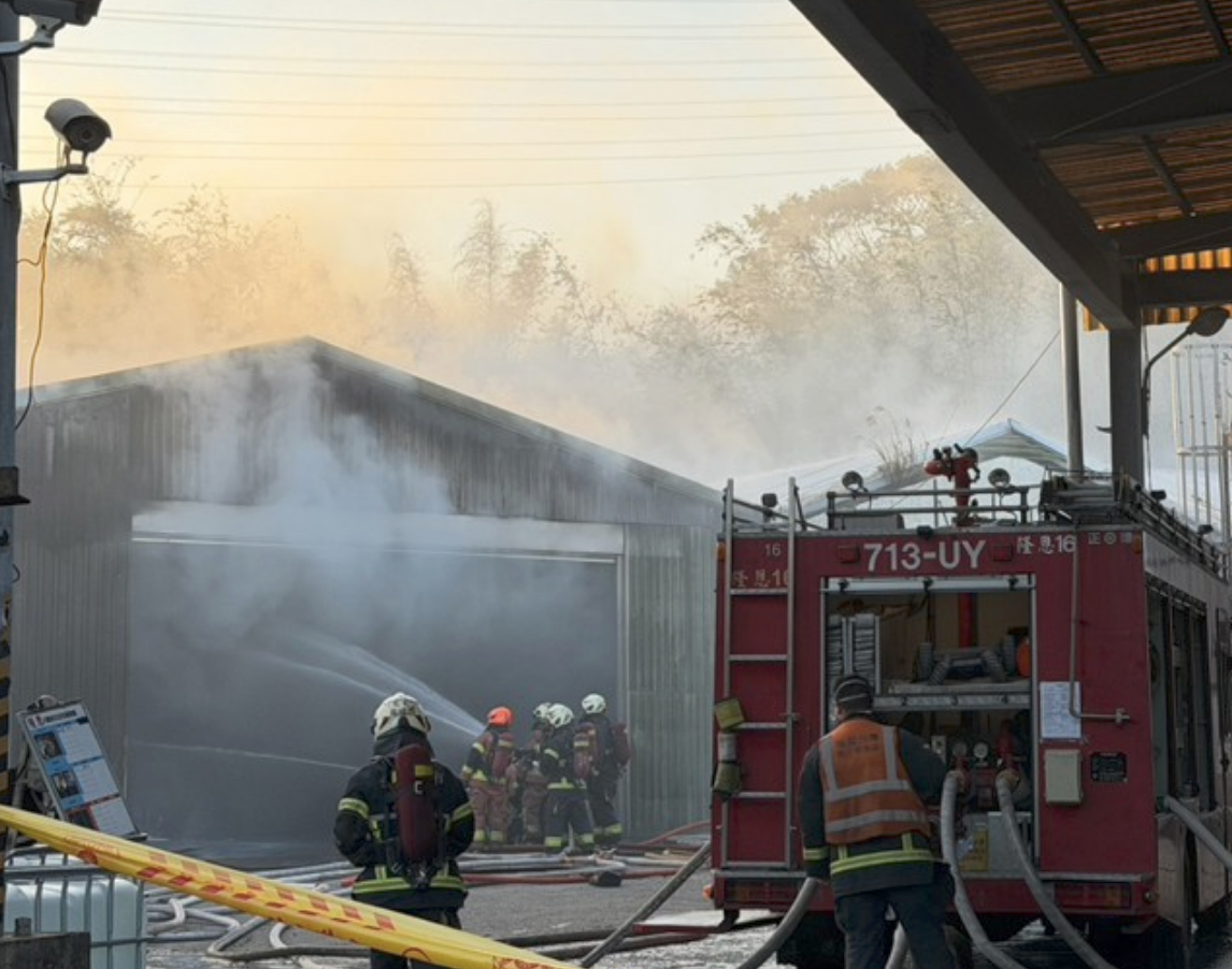 三峽化工廠大火。(圖/翻攝畫面)