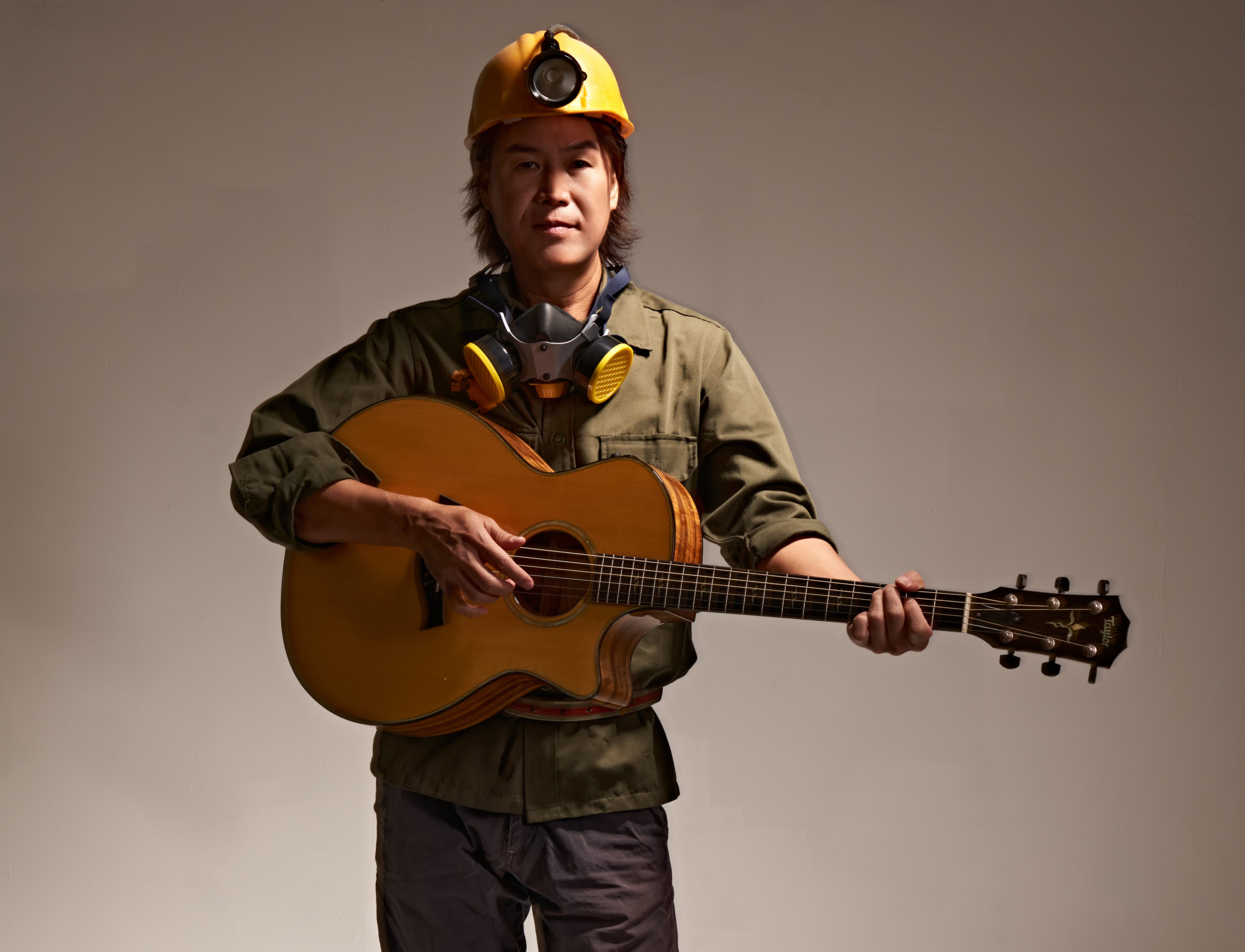 董事長樂團主唱單飛推個人專輯　吉董曝光合照高齡90歲父