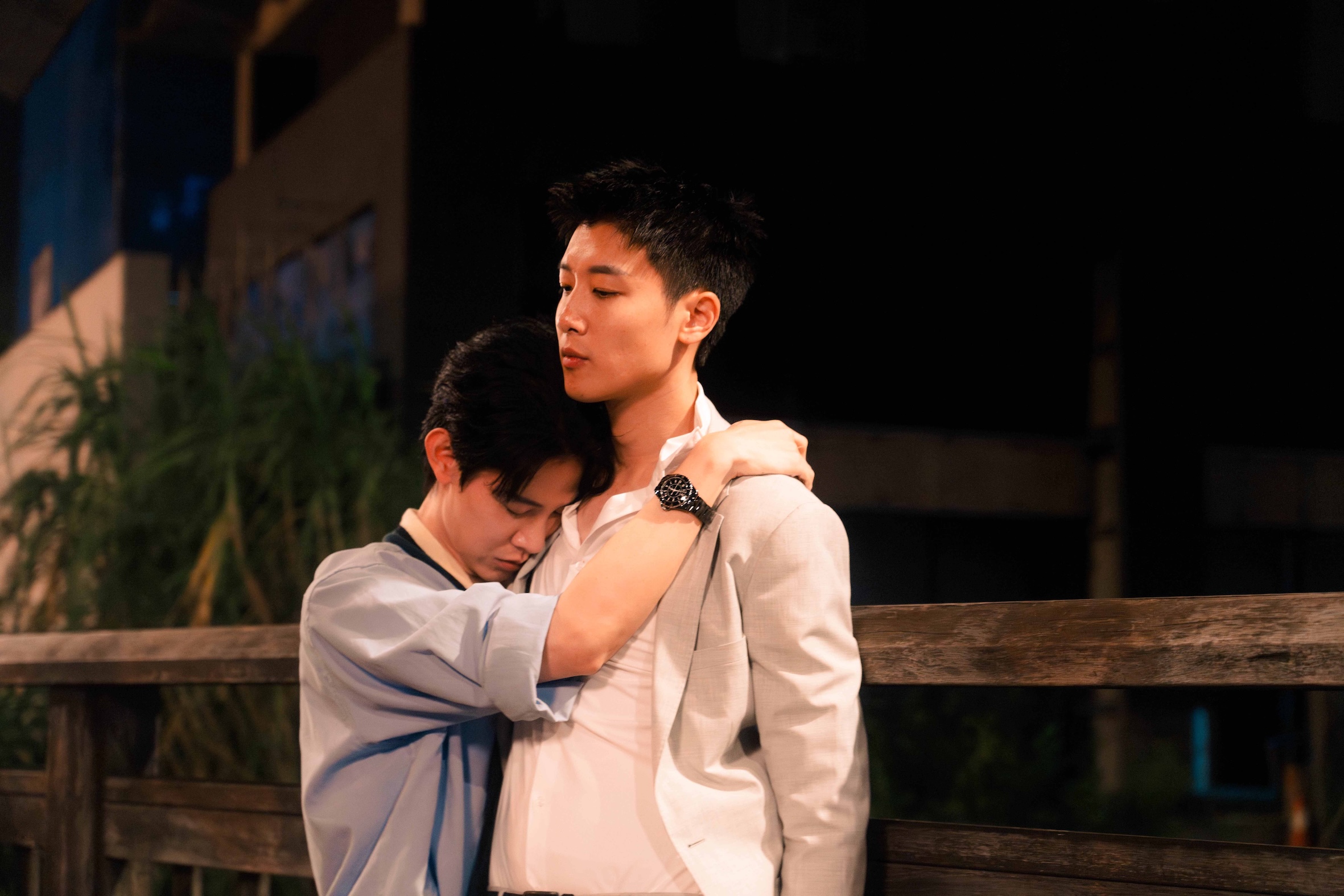 夏和熙（左）在劇中藉酒意向孫恪傑坦白心意。（圖／結果娛樂提供）