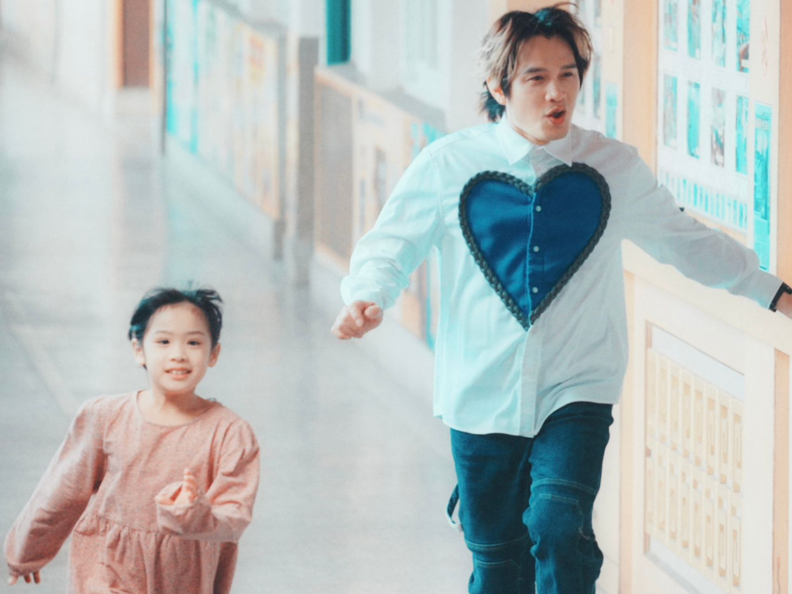 羅文裕只能聽話！遇到女新人「超大牌」　拍MV對嘴還得清場