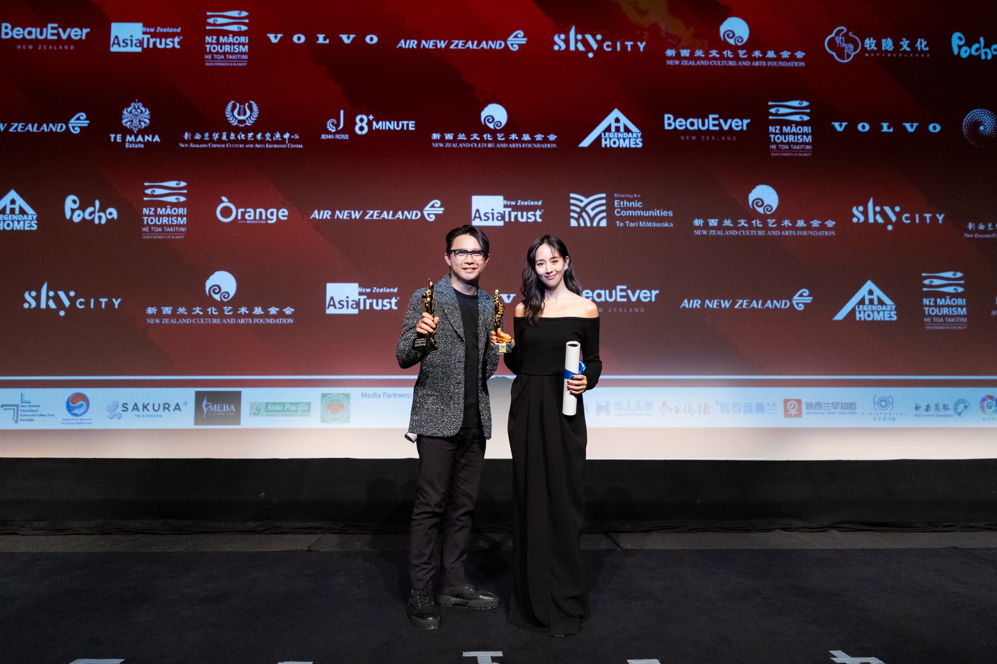 導演柯汶利(左)﹑張鈞甯情侶檔合作《默殺》票房亮眼。(圖/JUST FILM提供)