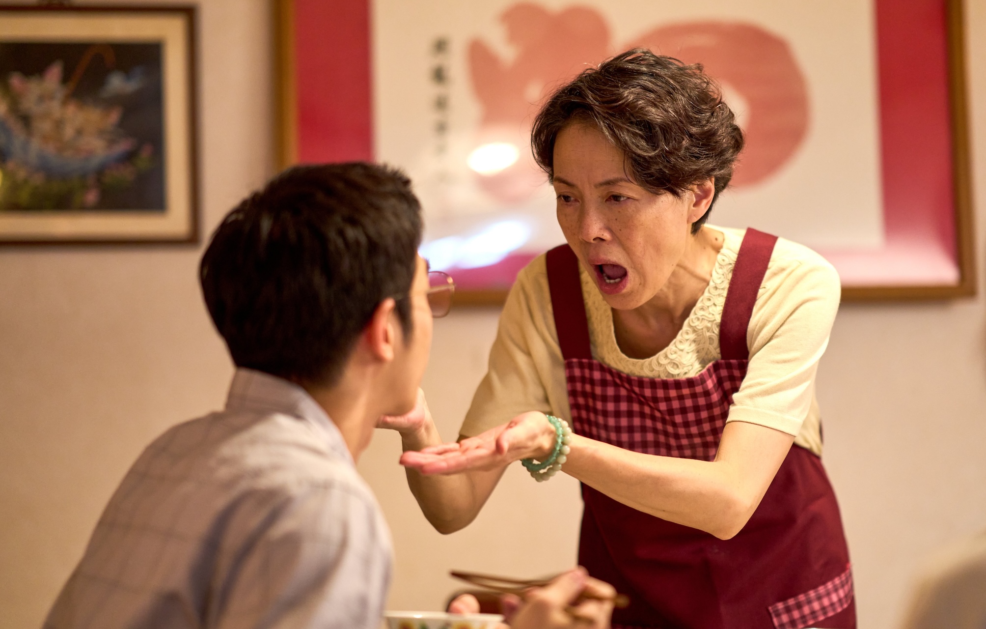 柯淑勤是「孝子」上演母子餵食秀。（圖／Netflix提供）