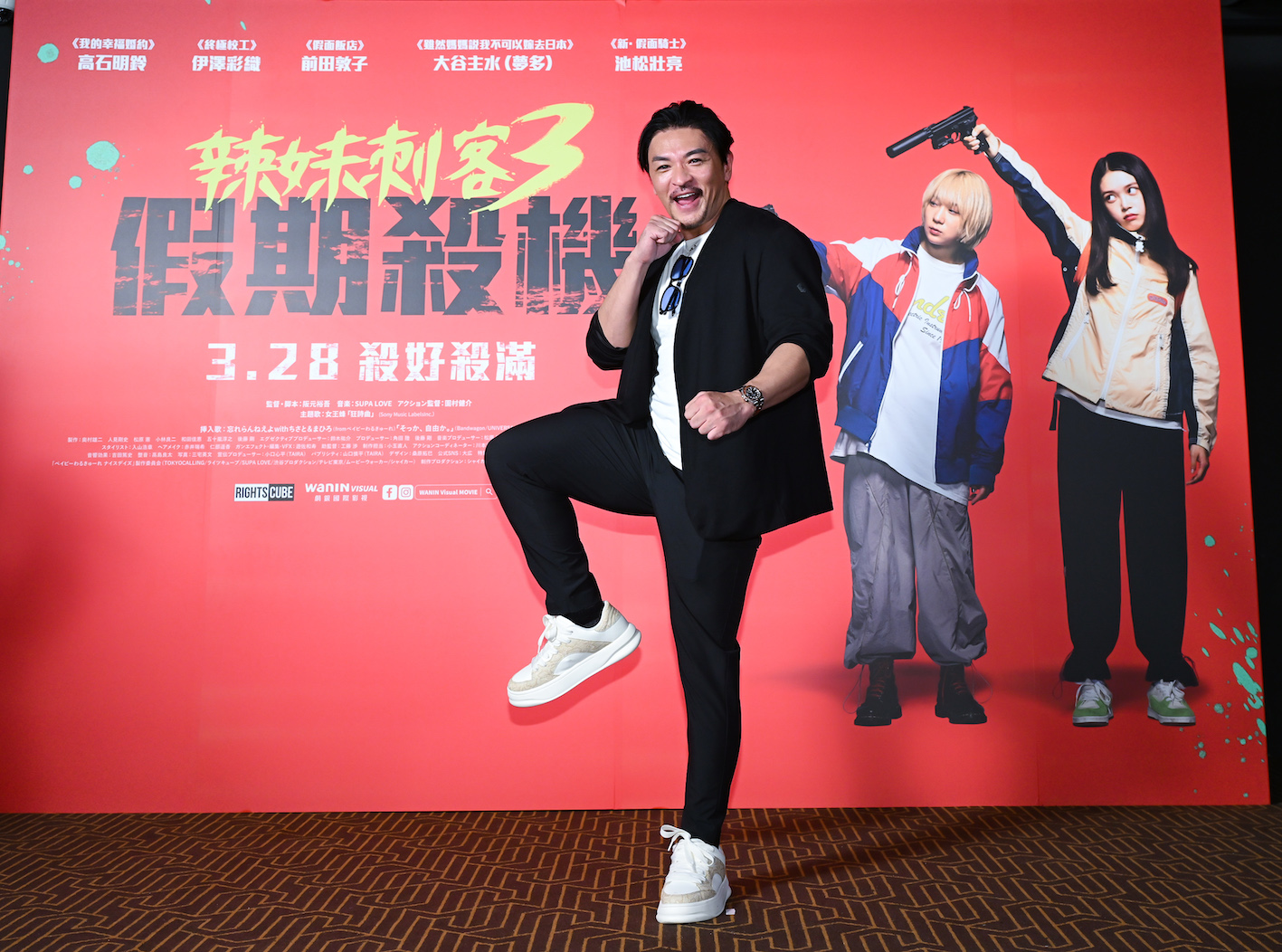 夢多（大谷主水）在《辣妹刺客3：假期殺機》中合作前田敦子。（圖／網銀國際提供）
