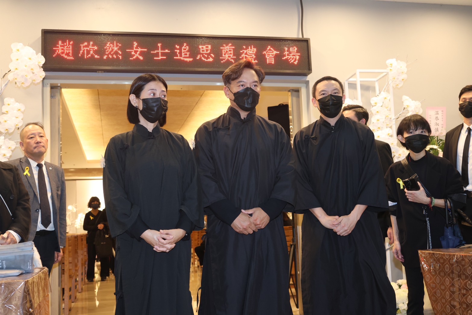 張翰帶著老婆林利霏和弟弟張震一起向媒體道謝。（圖／記者陳明中攝）