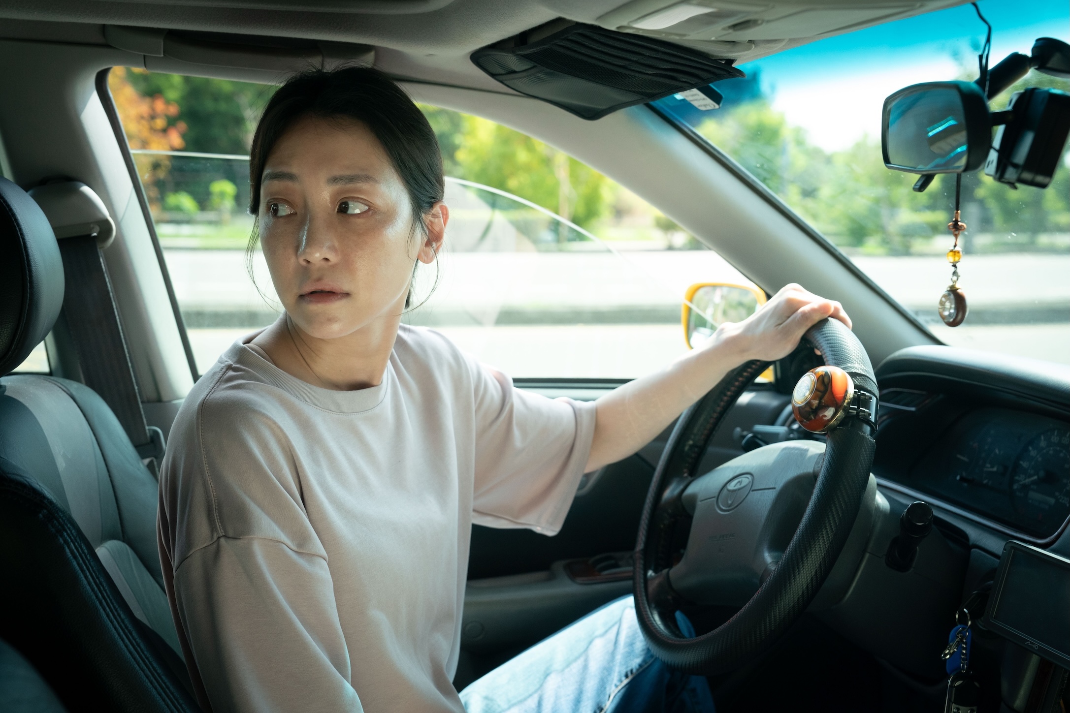 謝欣穎開計程車謀生。（圖／CATCHPLAY提供）
