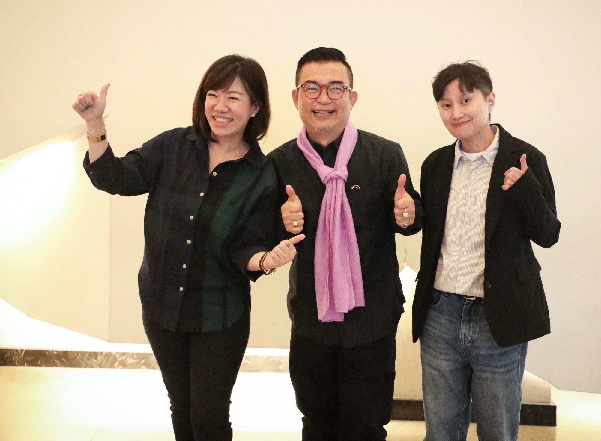 台中市新聞局長欒治誼（左）出席《第一夫人的逆襲》特映。（圖／海鵬提供）